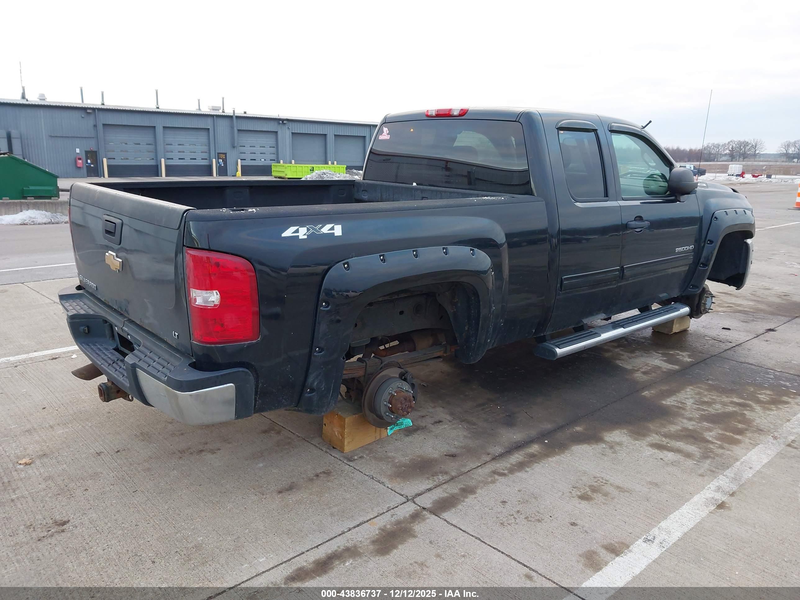CHEVROLET SILVERADO image 4