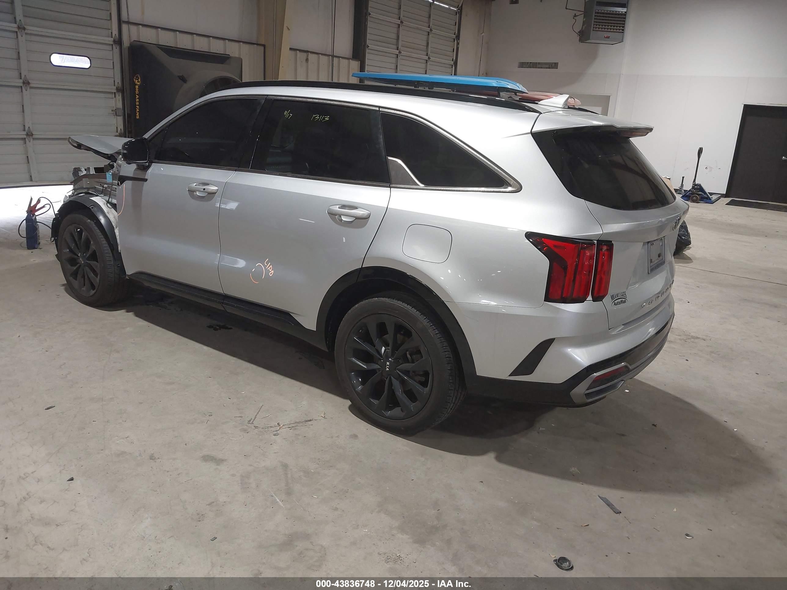 KIA SORENTO image 3