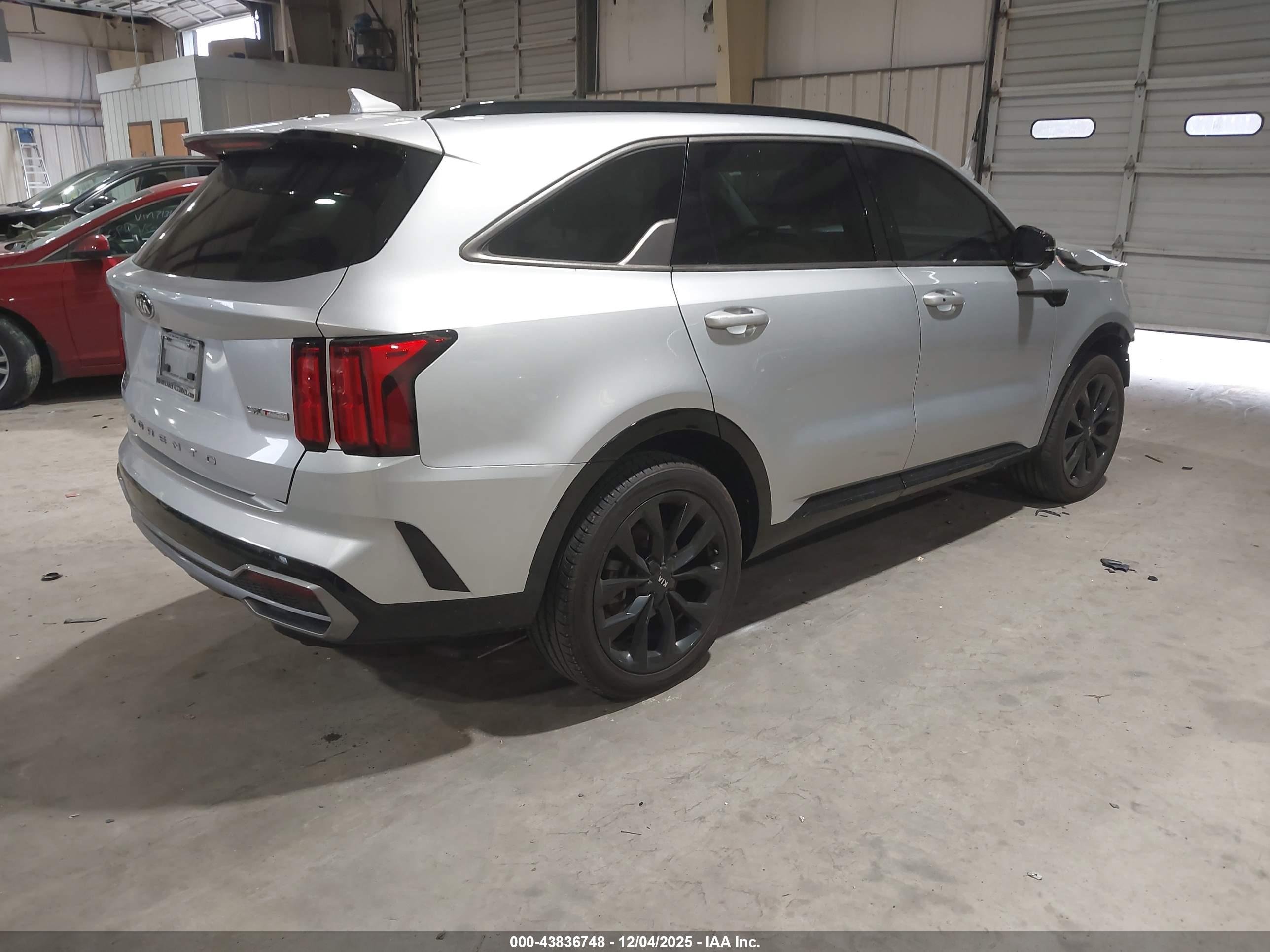 KIA SORENTO image 4