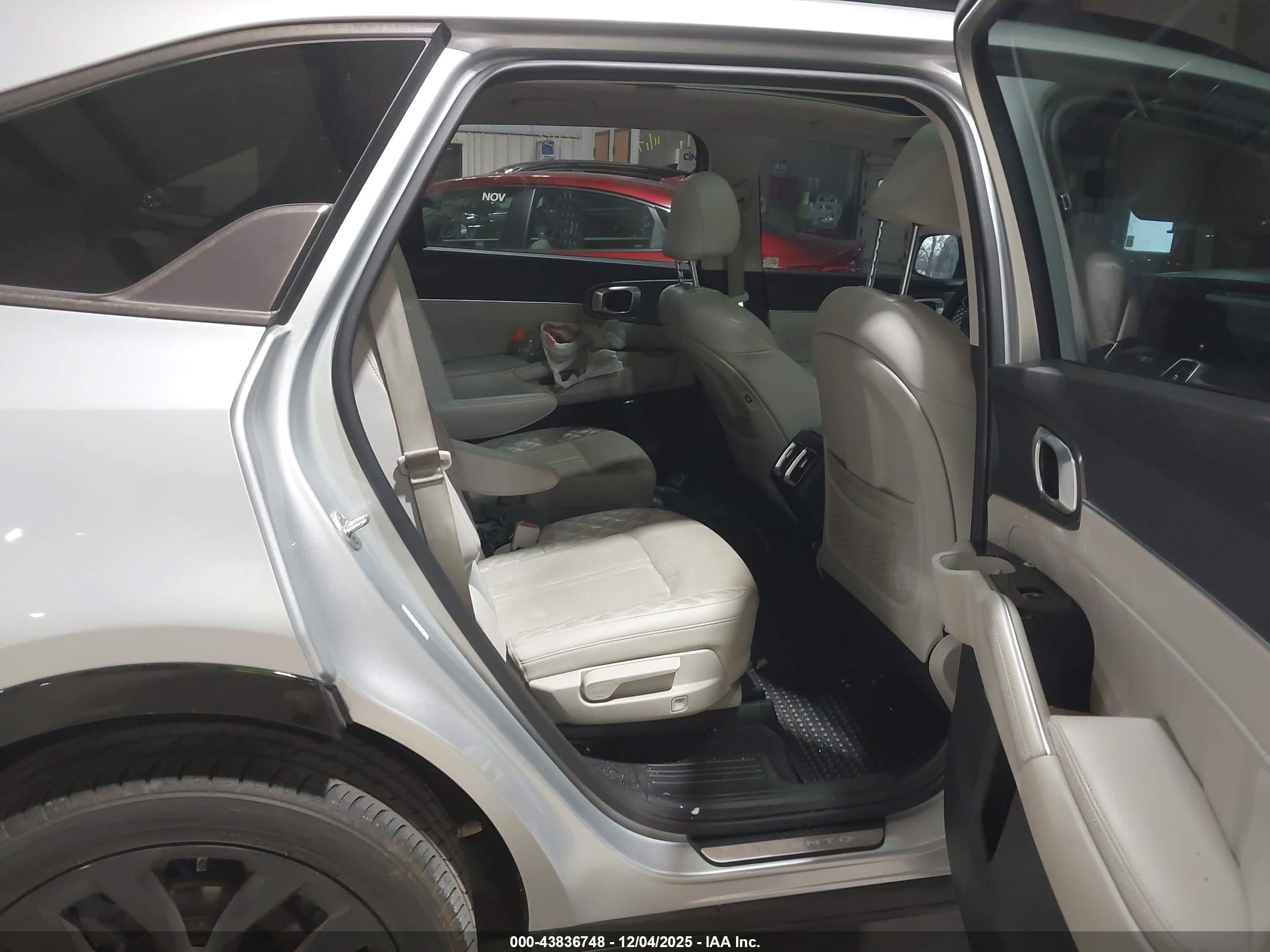 KIA SORENTO image 8