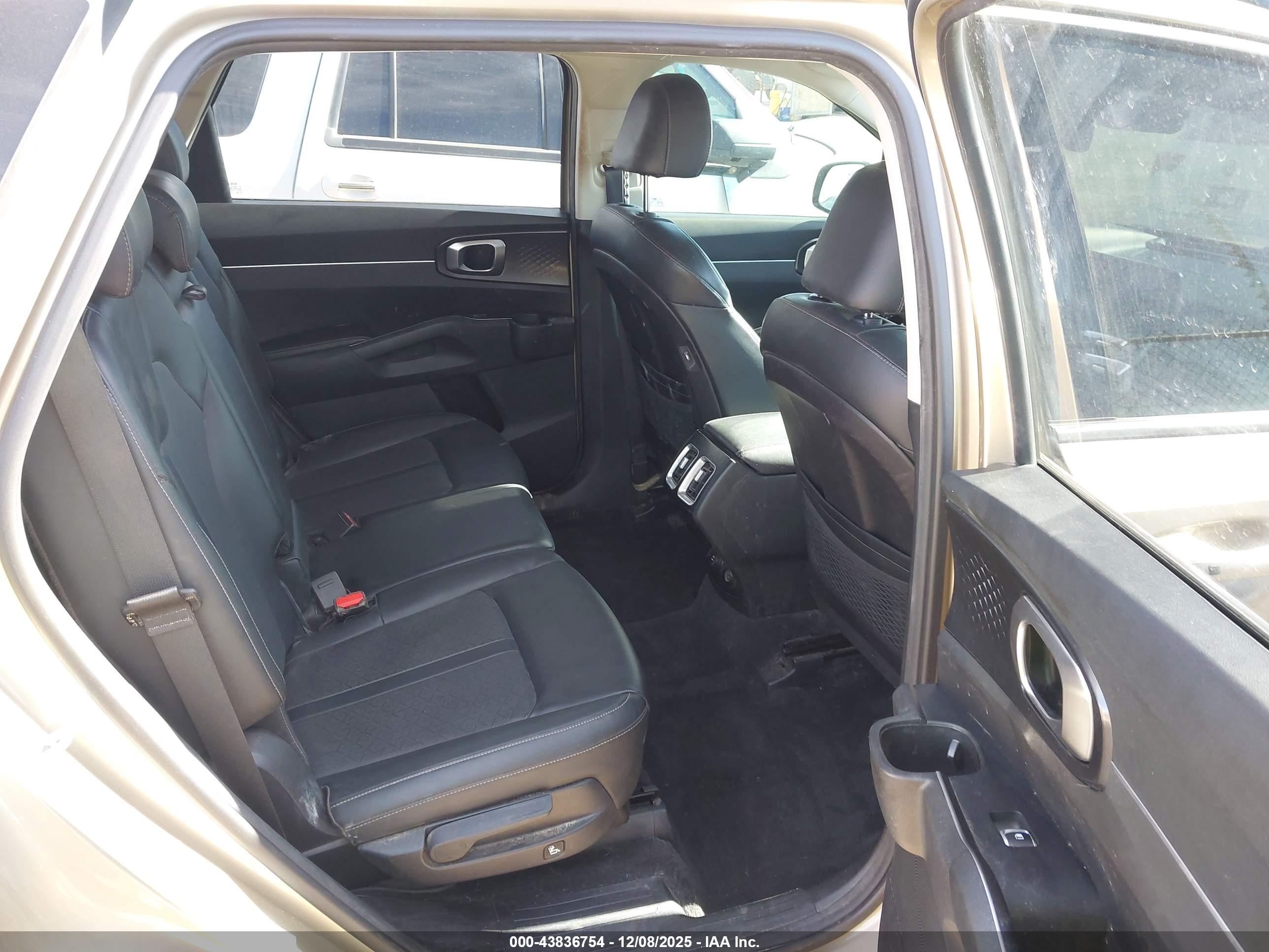 KIA SORENTO image 8