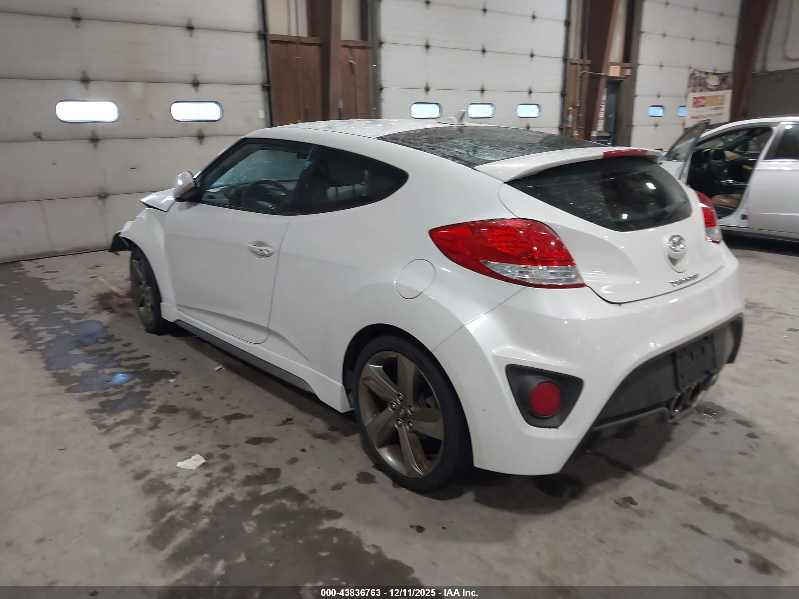 HYUNDAI VELOSTER image 3