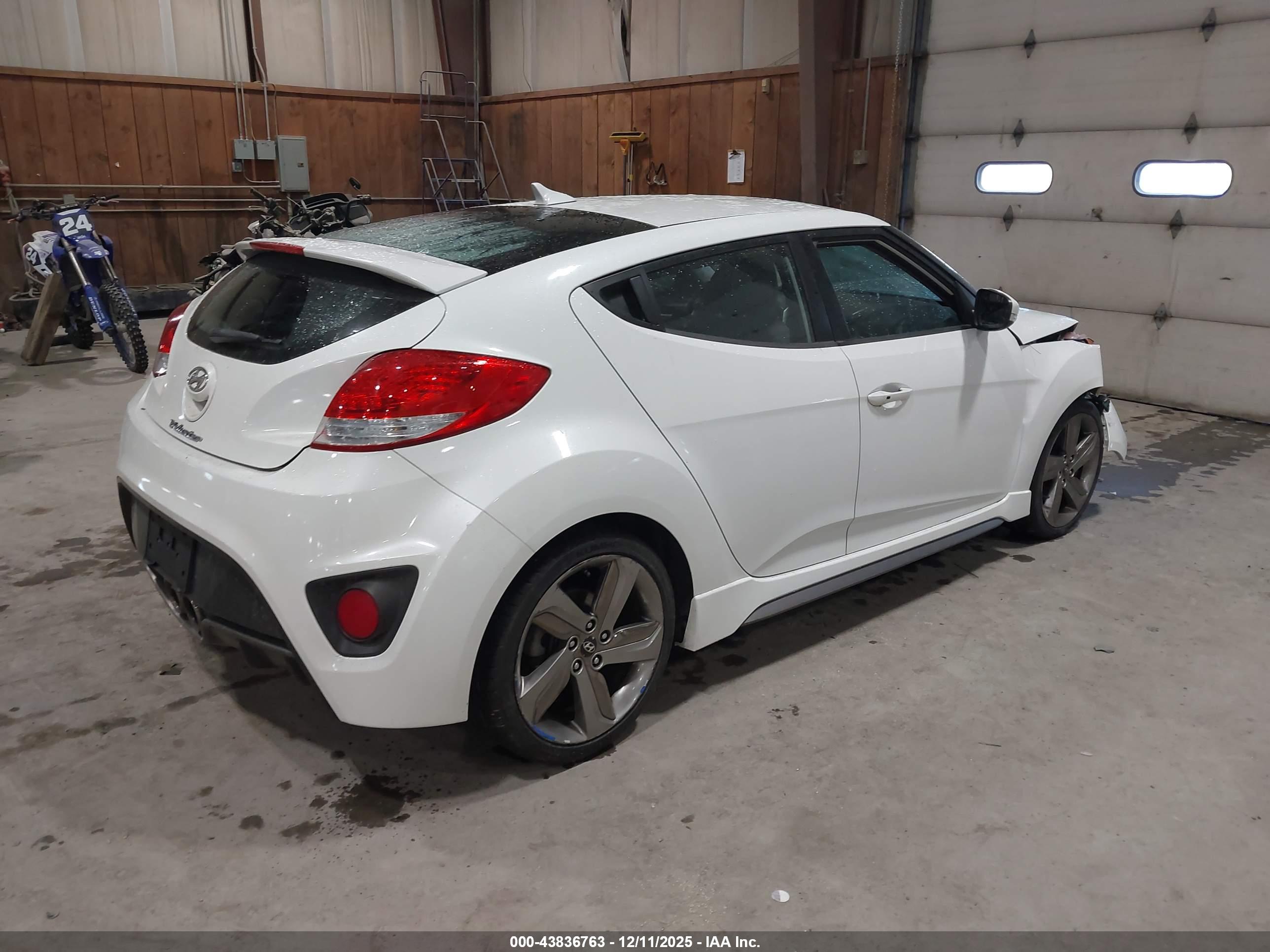 HYUNDAI VELOSTER image 4