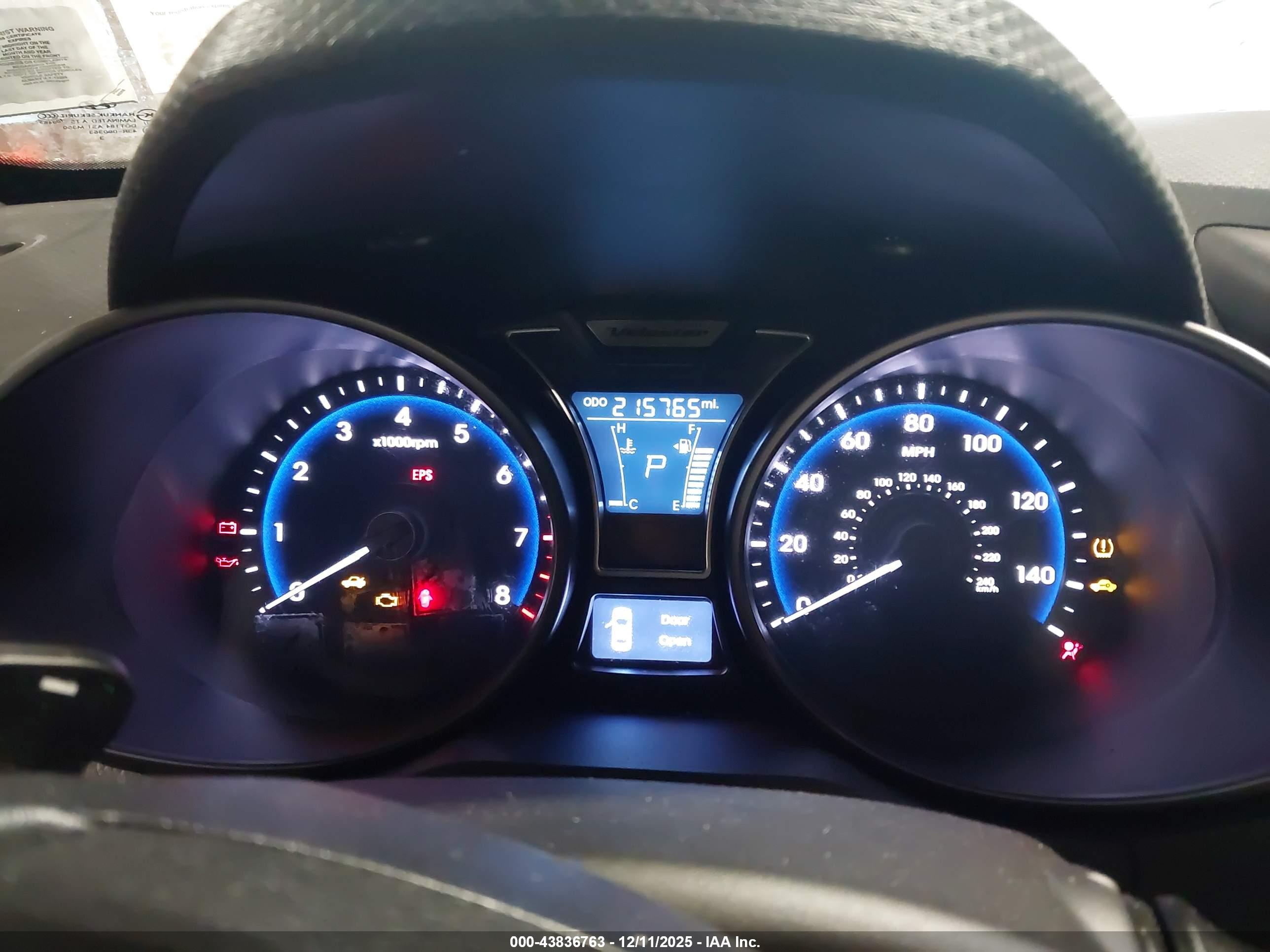 HYUNDAI VELOSTER image 7