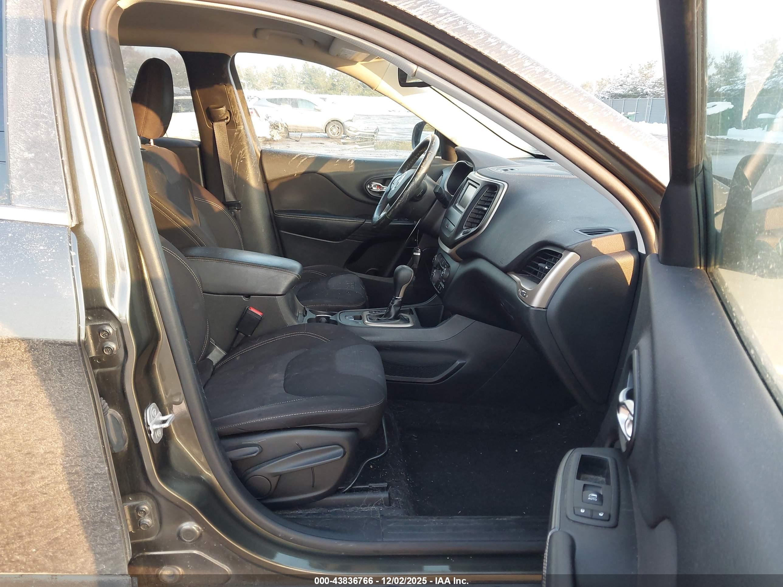 JEEP CHEROKEE image 5