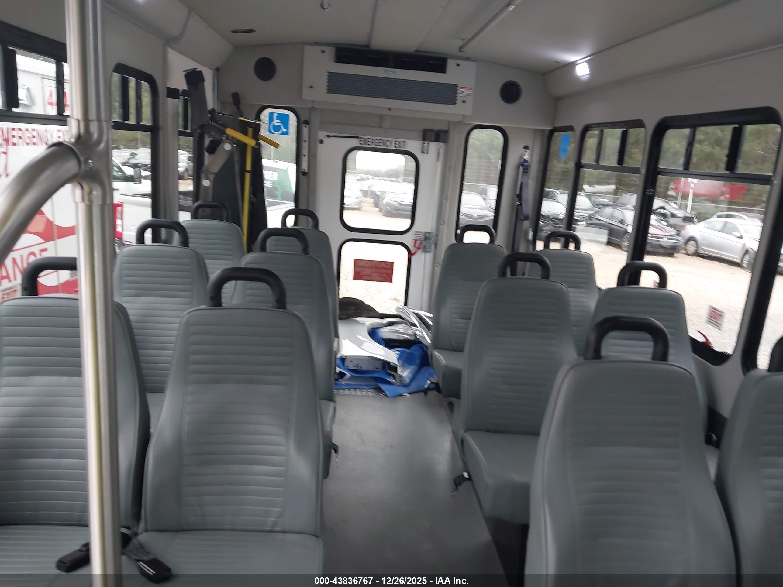 STARCRAFT BUS image 8