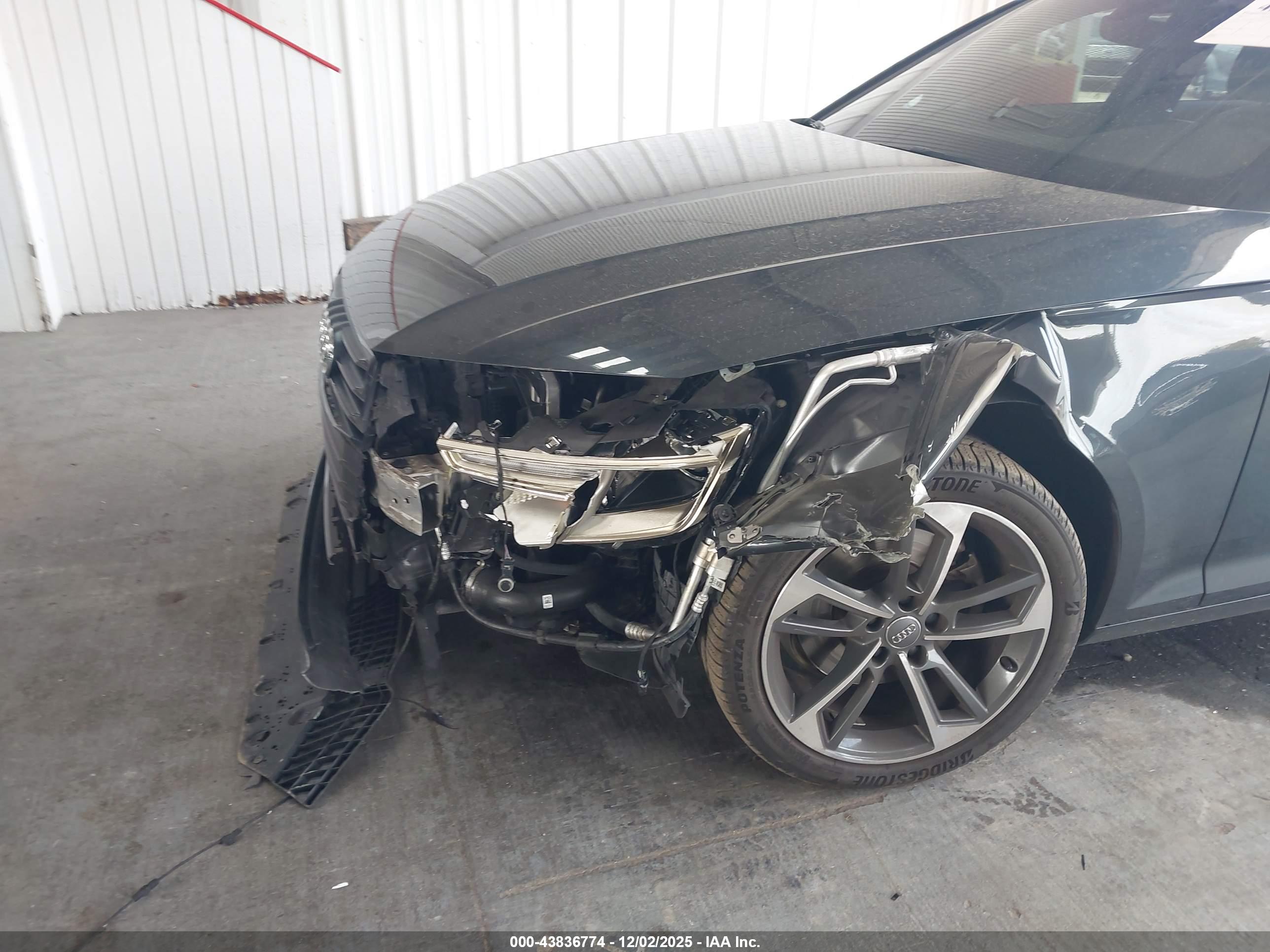 AUDI A4 image 6
