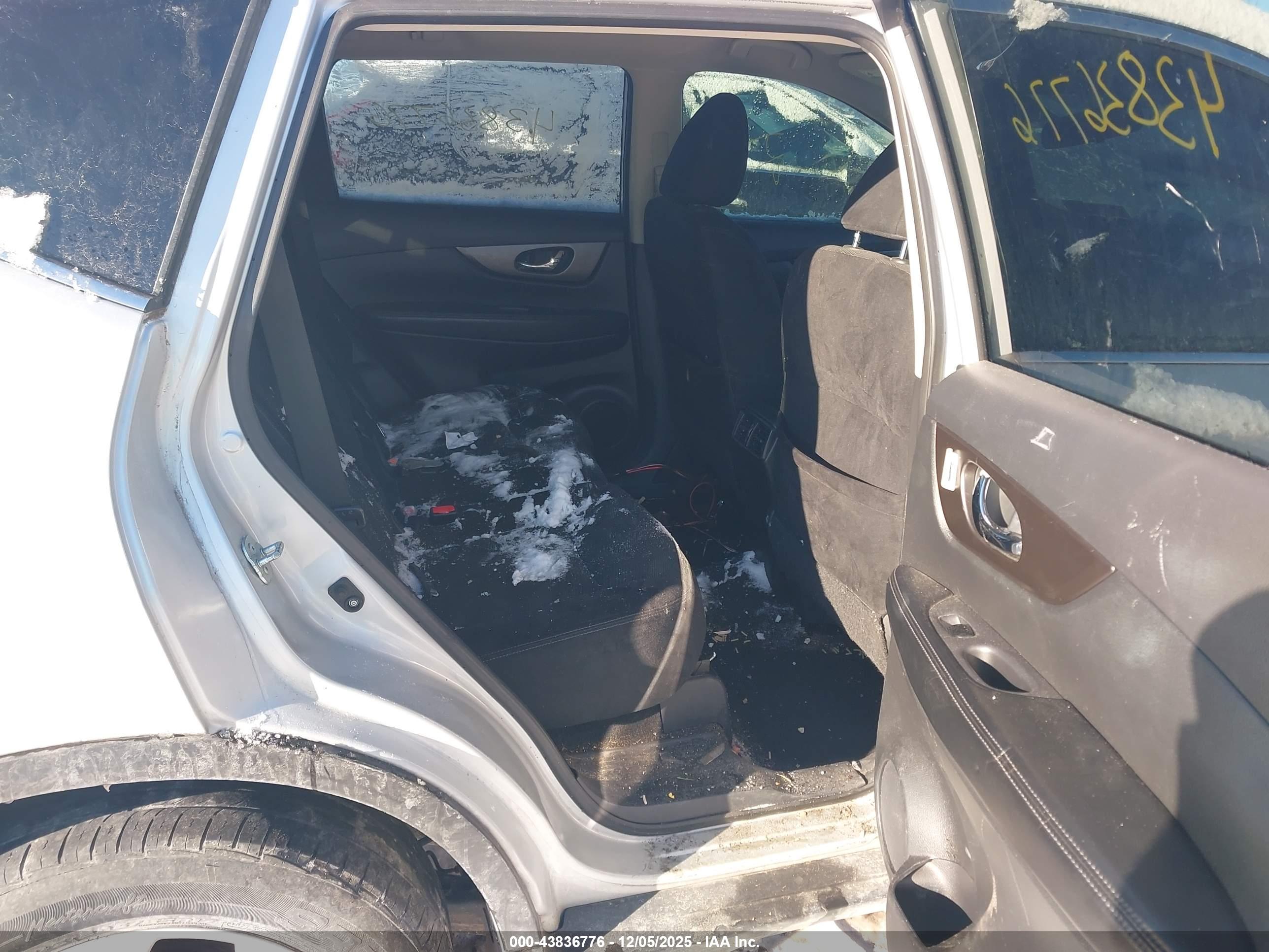 NISSAN ROGUE image 8