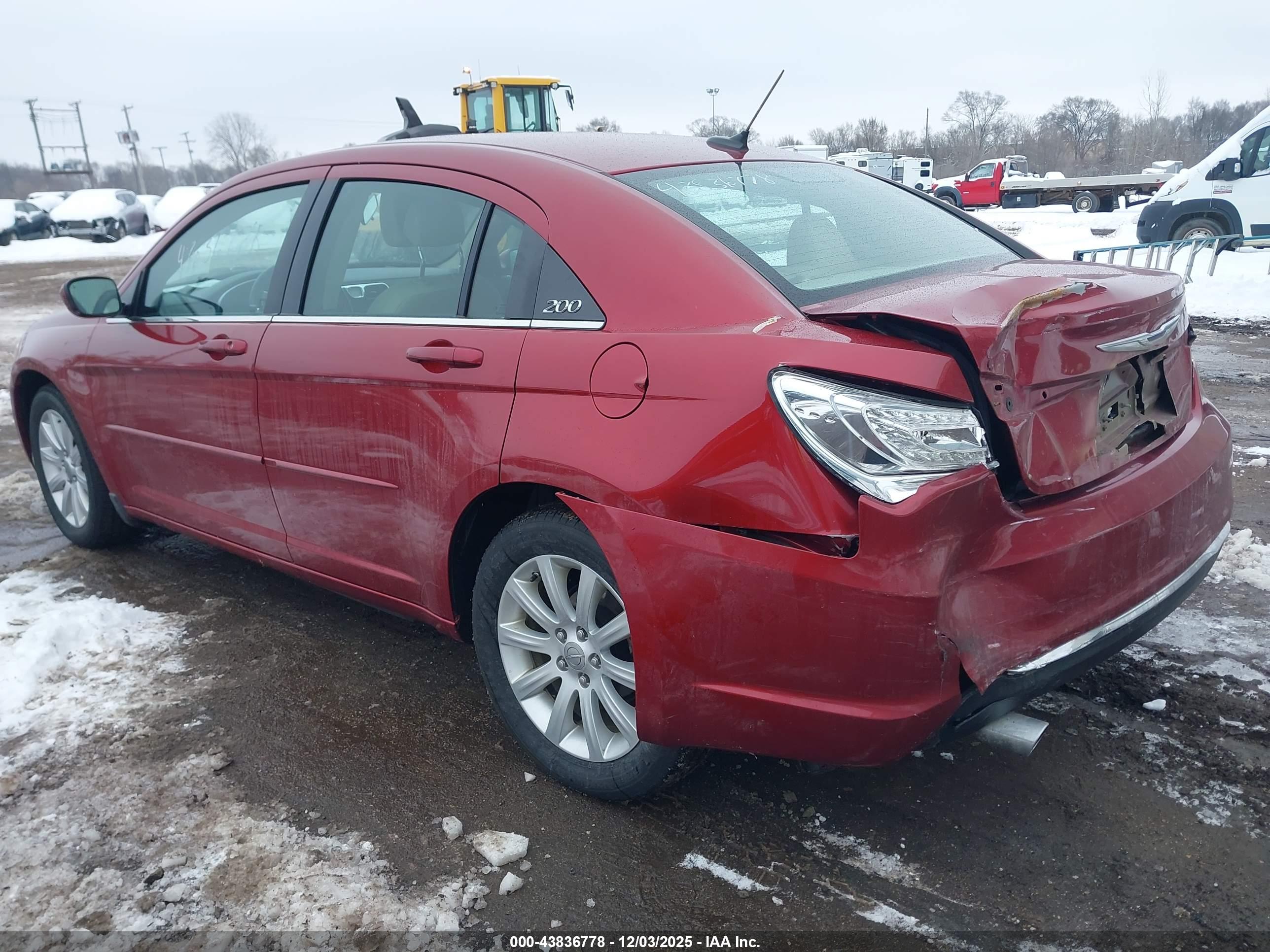 CHRYSLER 200 image 3