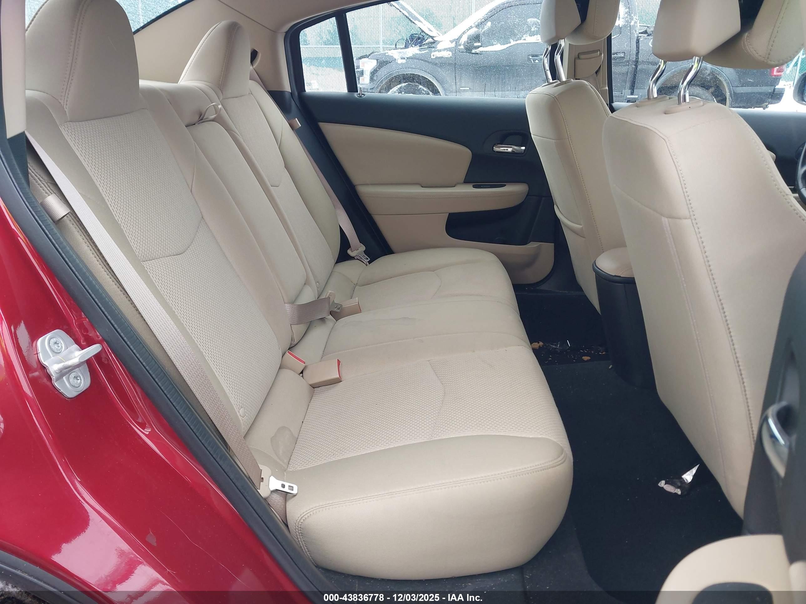 CHRYSLER 200 image 8