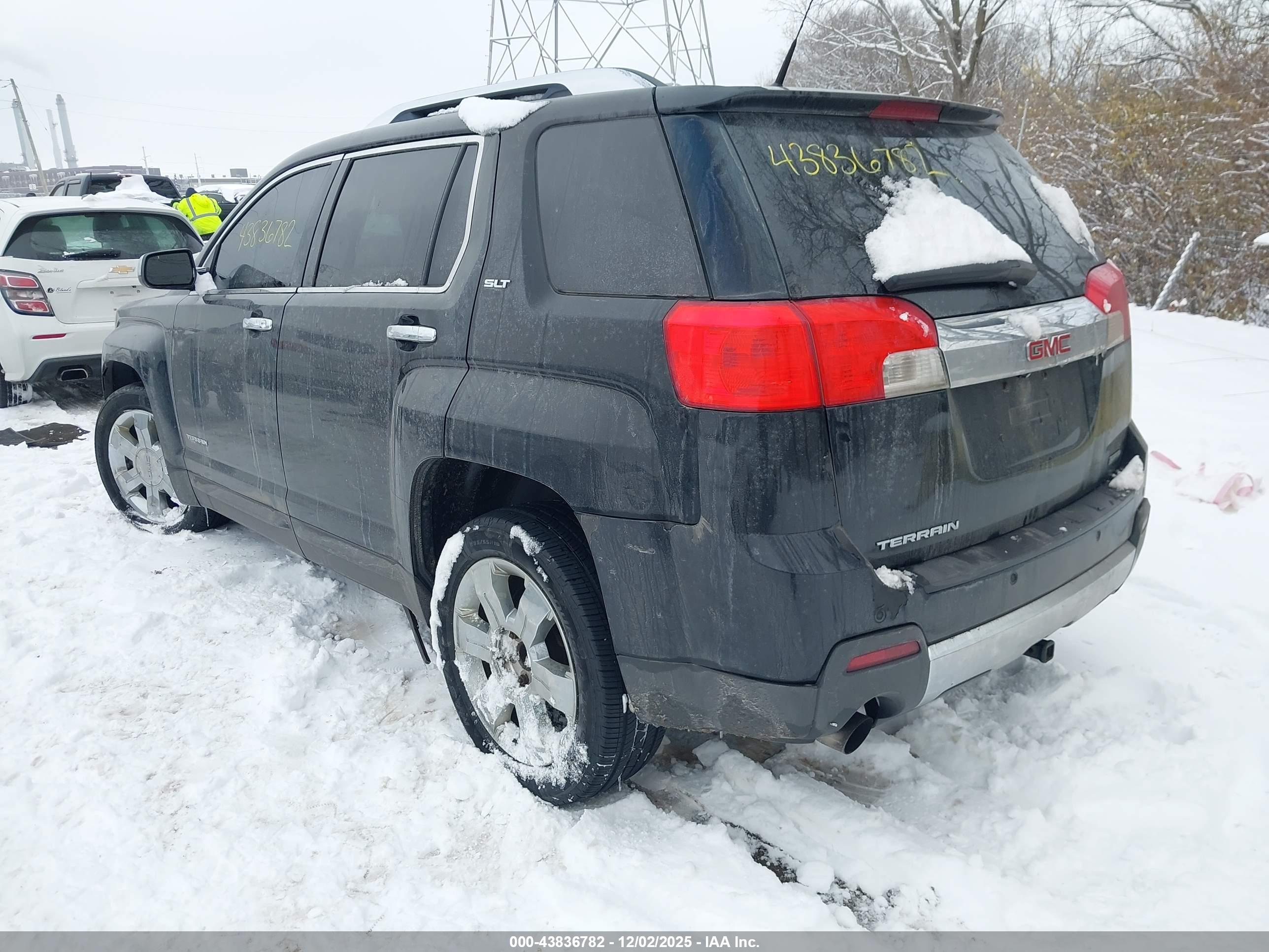 GMC TERRAIN image 3