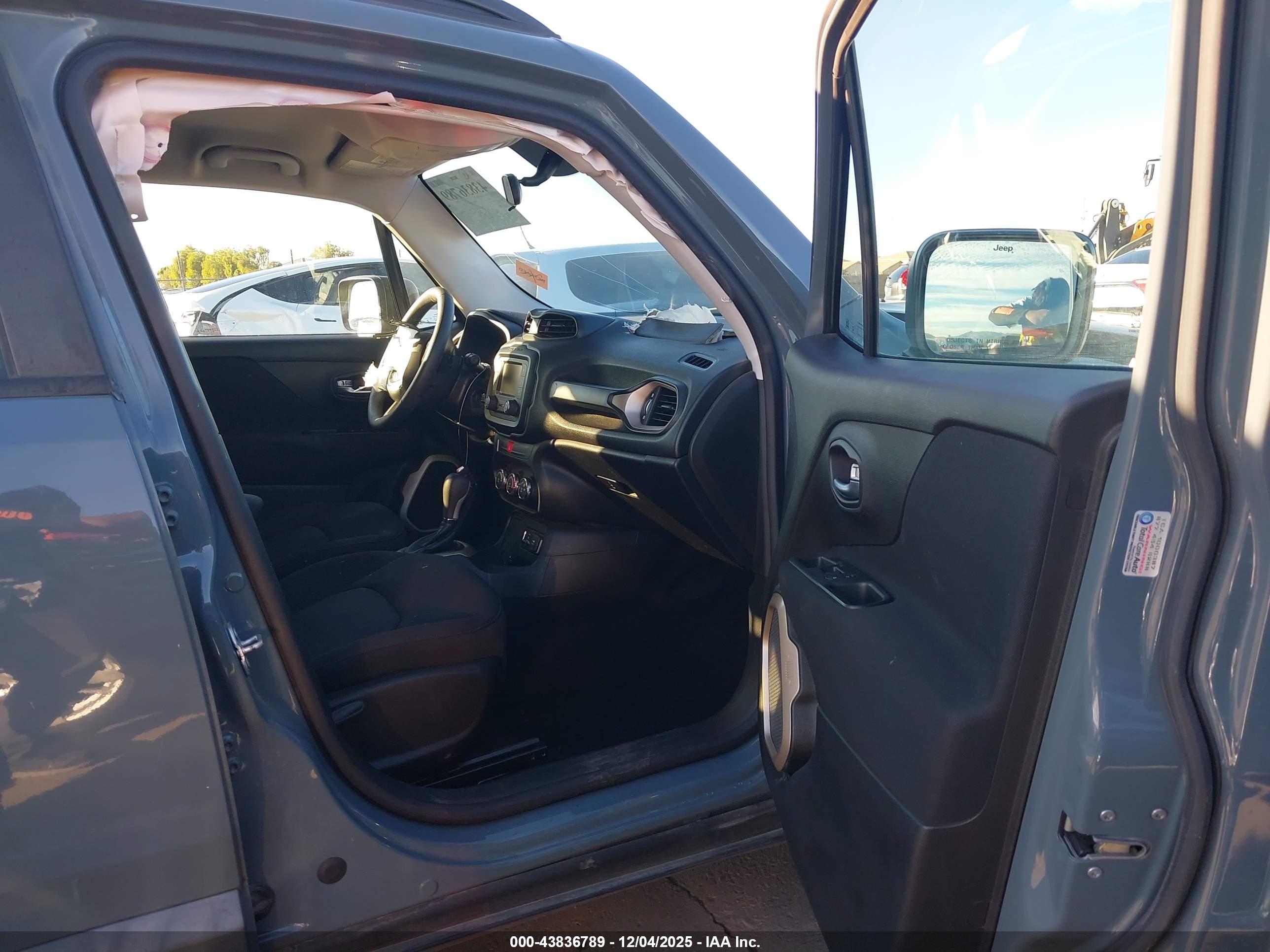 JEEP RENEGADE image 5