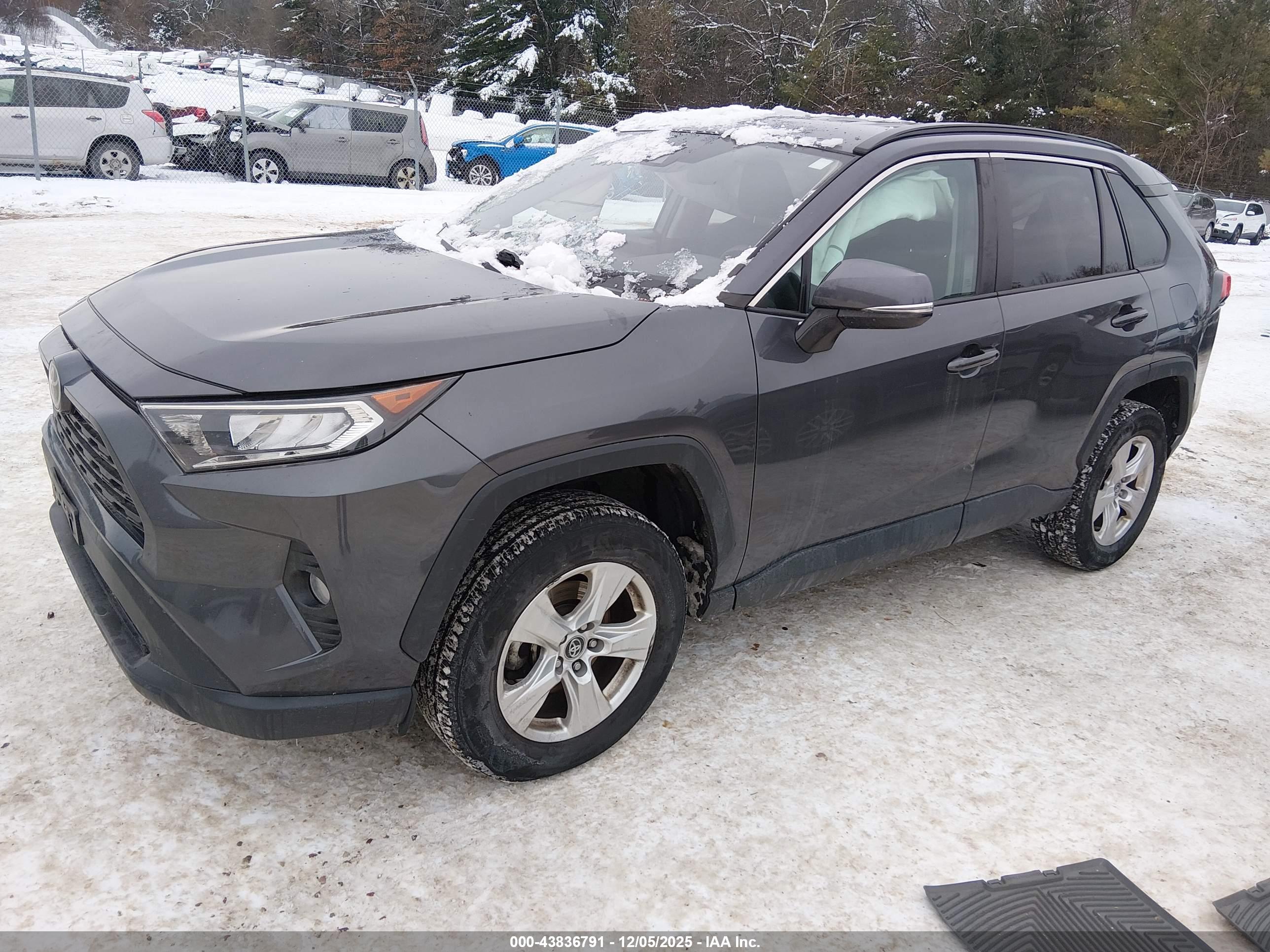 TOYOTA RAV4 image 2