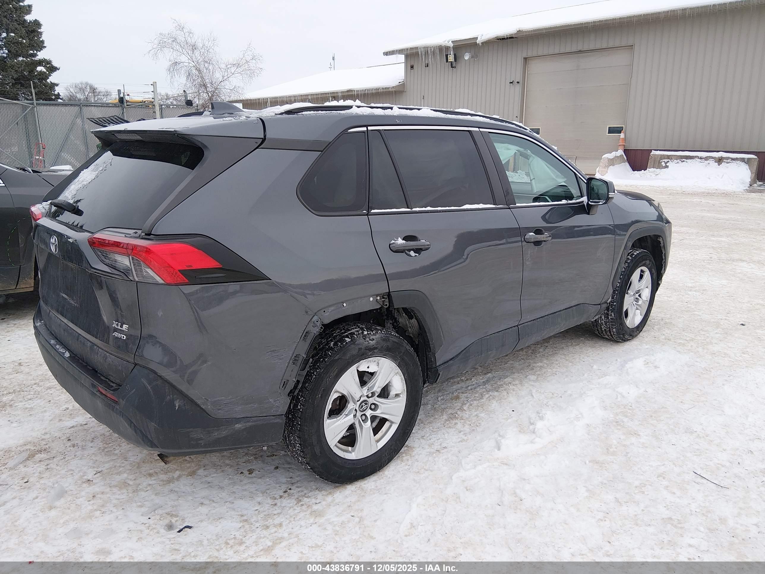 TOYOTA RAV4 image 4