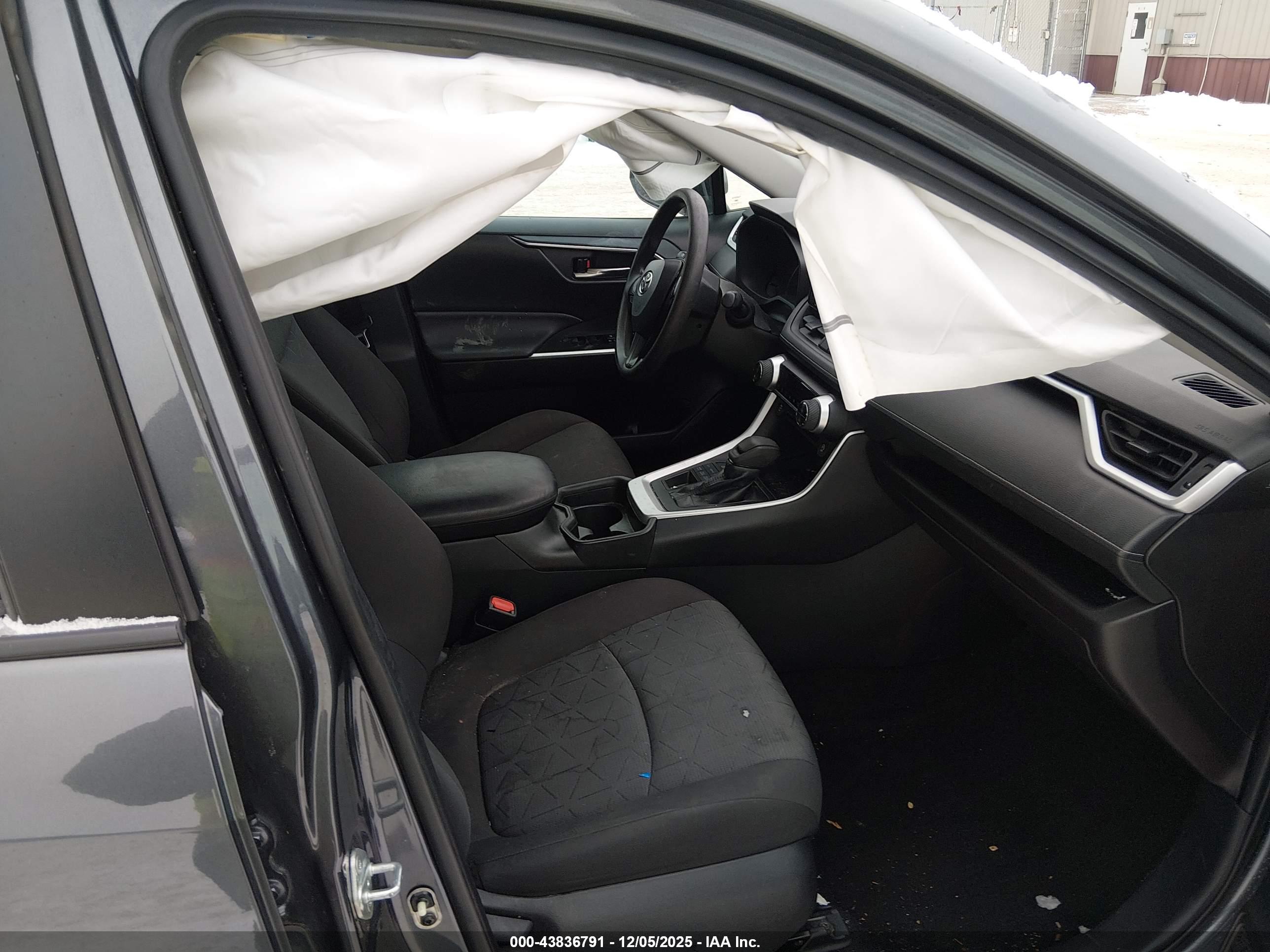 TOYOTA RAV4 image 5