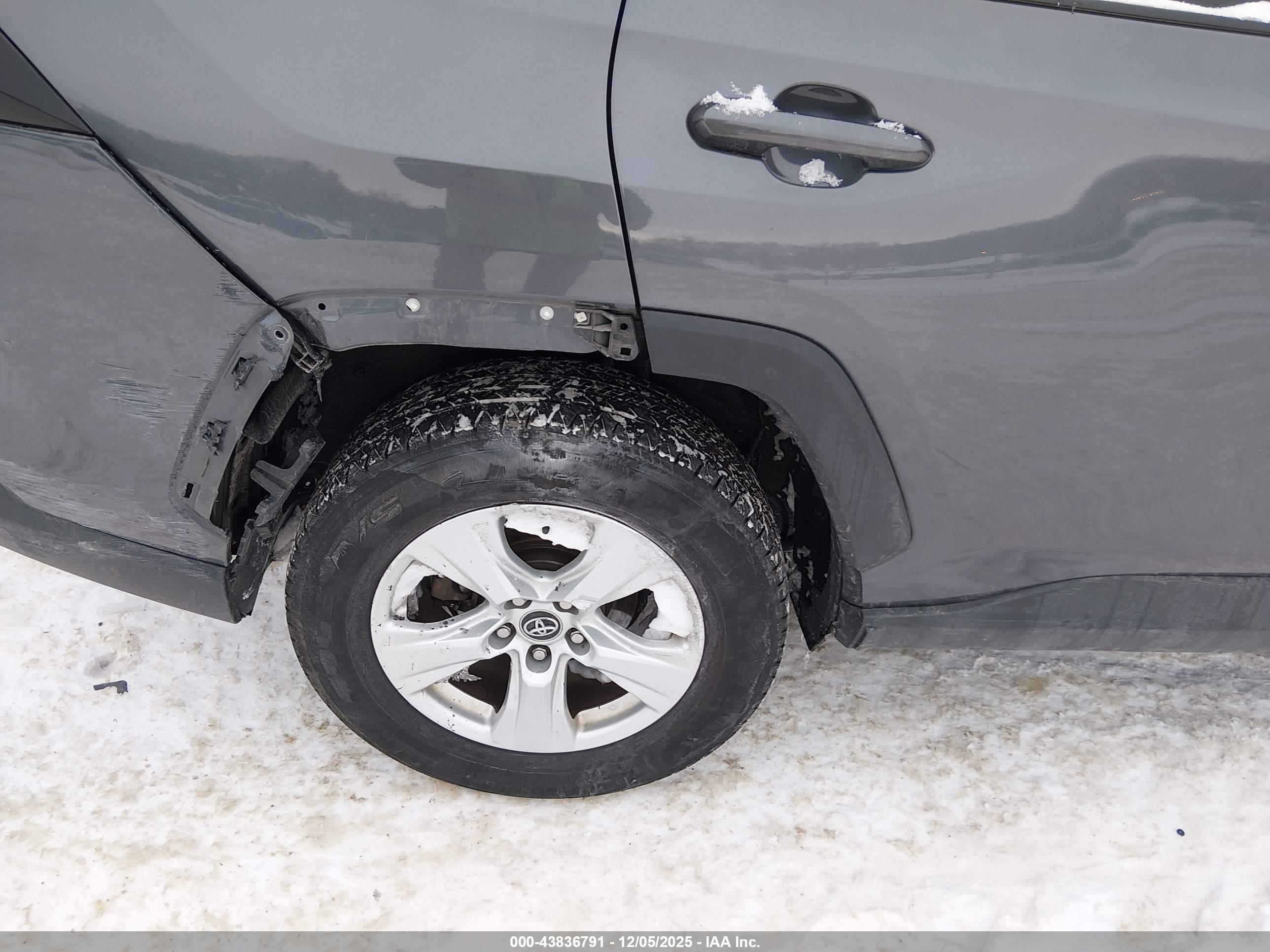 TOYOTA RAV4 image 6