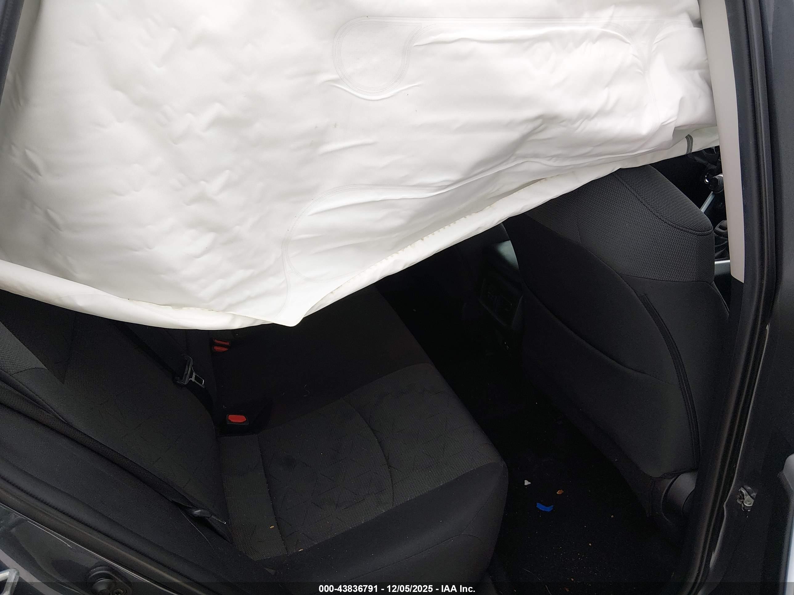 TOYOTA RAV4 image 8