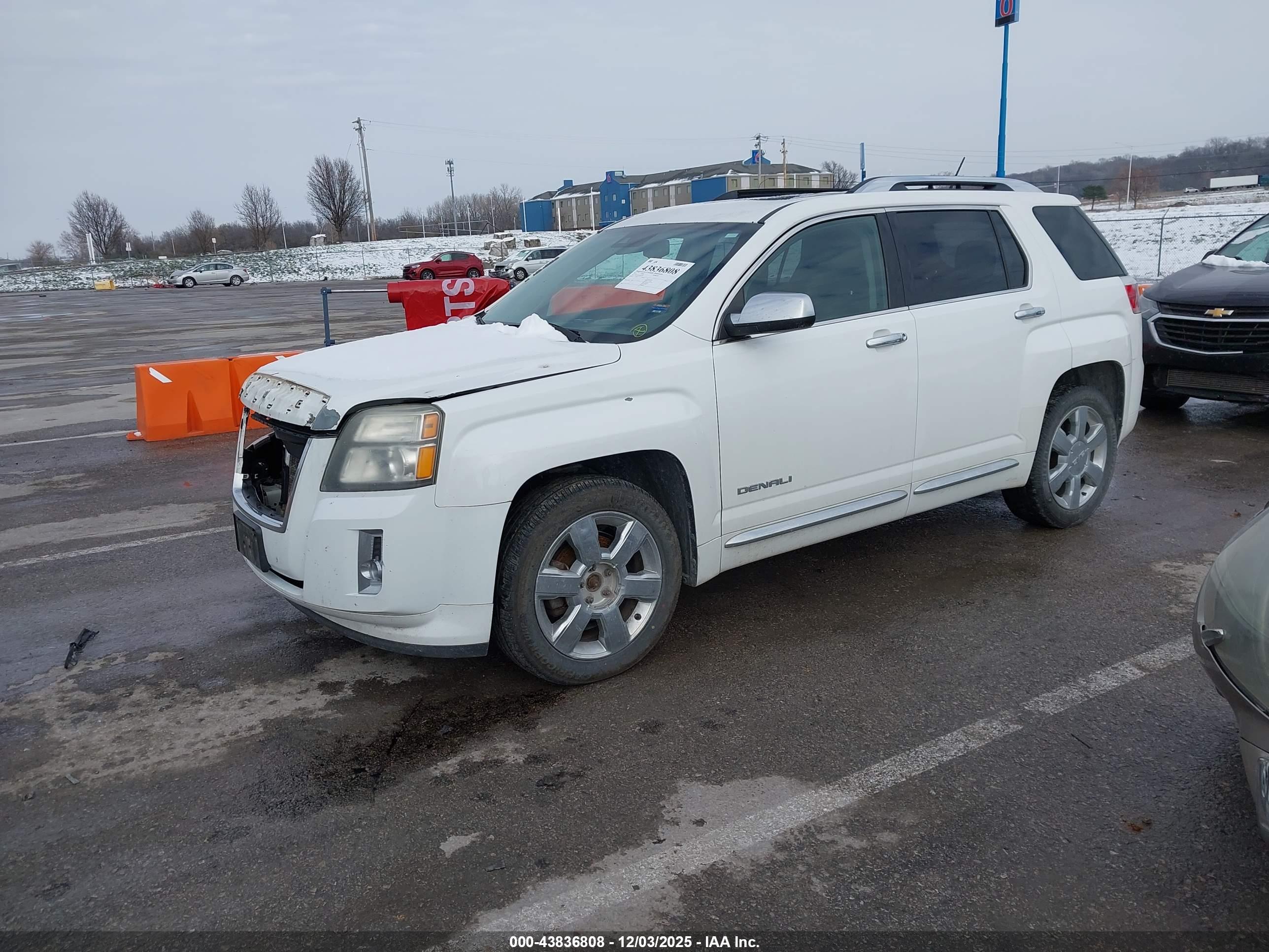 GMC TERRAIN image 2