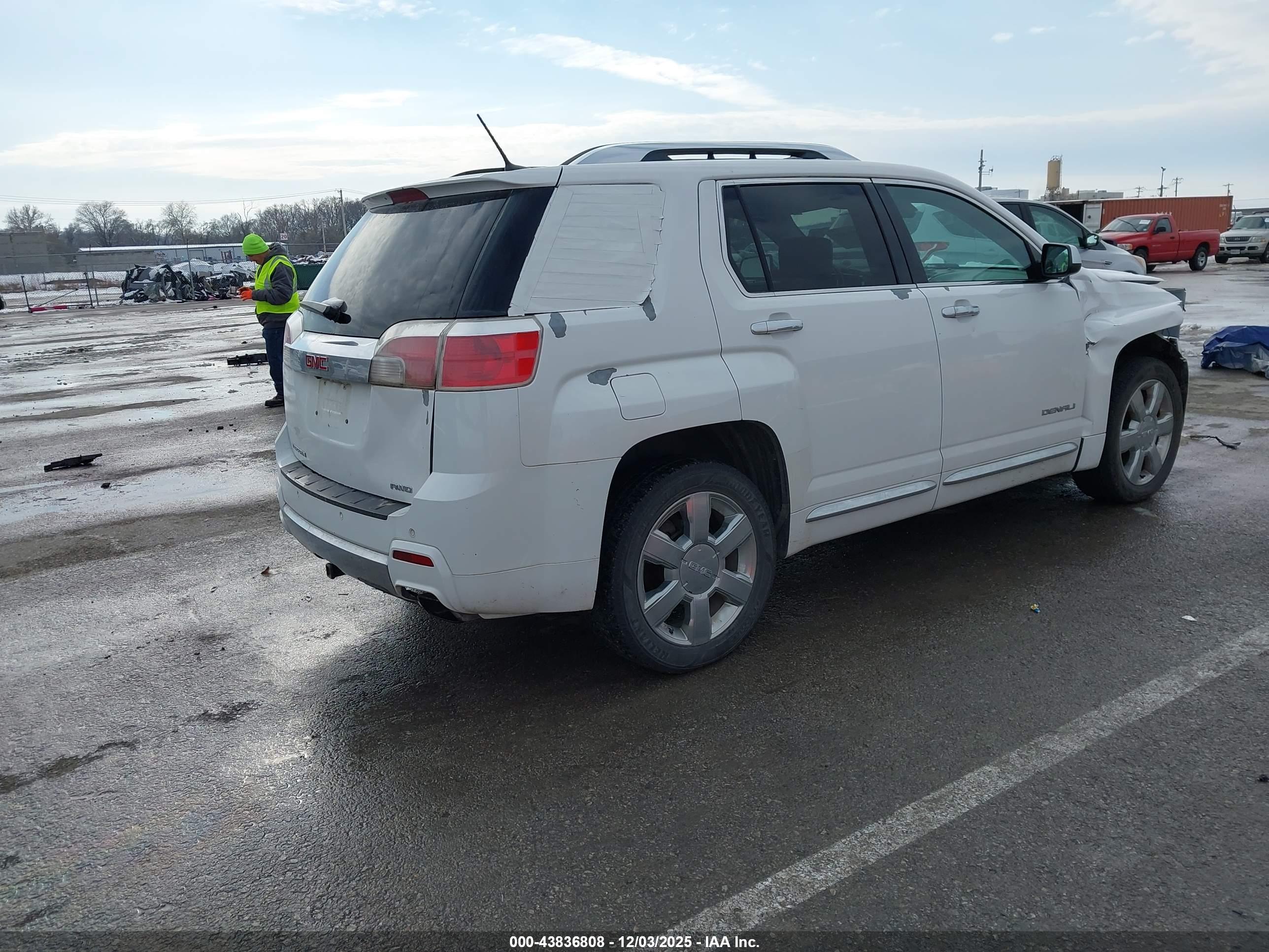GMC TERRAIN image 4