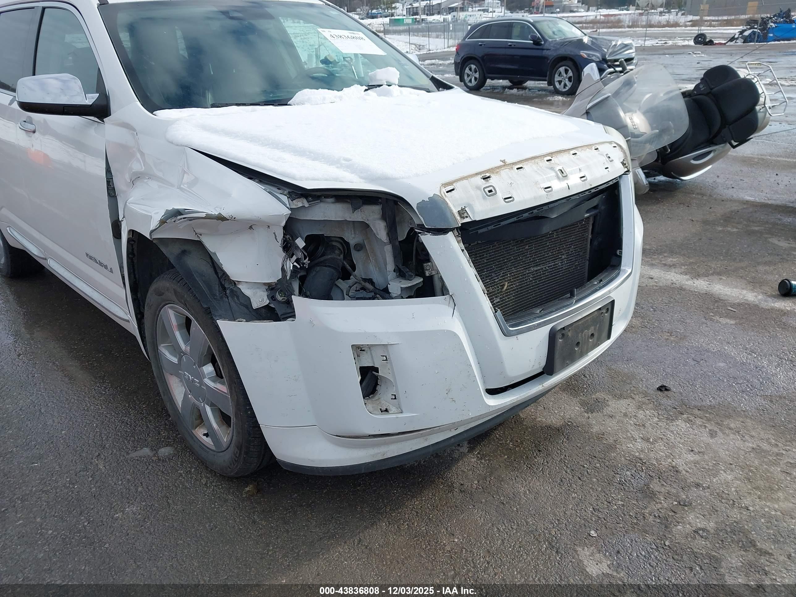 GMC TERRAIN image 6