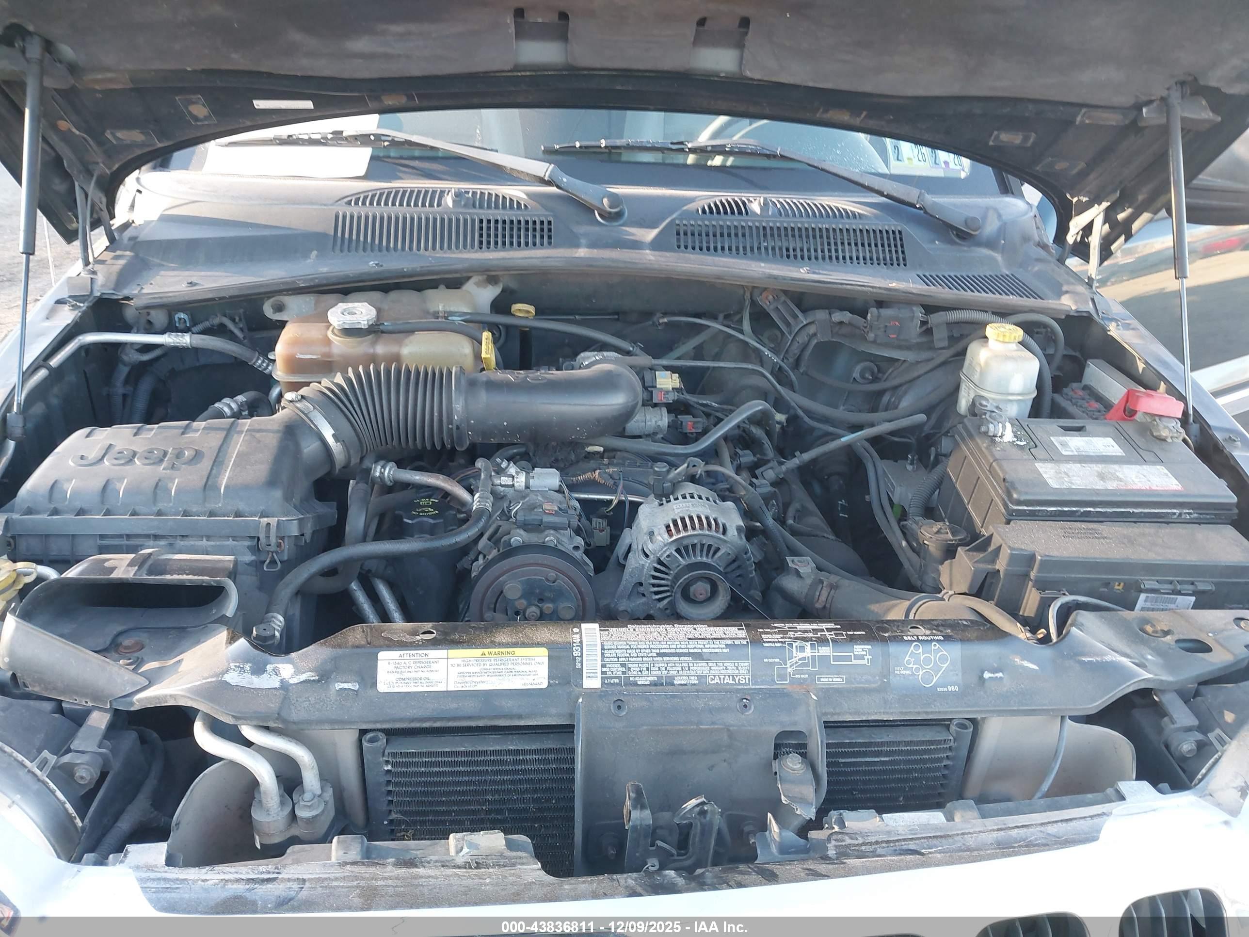 JEEP LIBERTY image 10