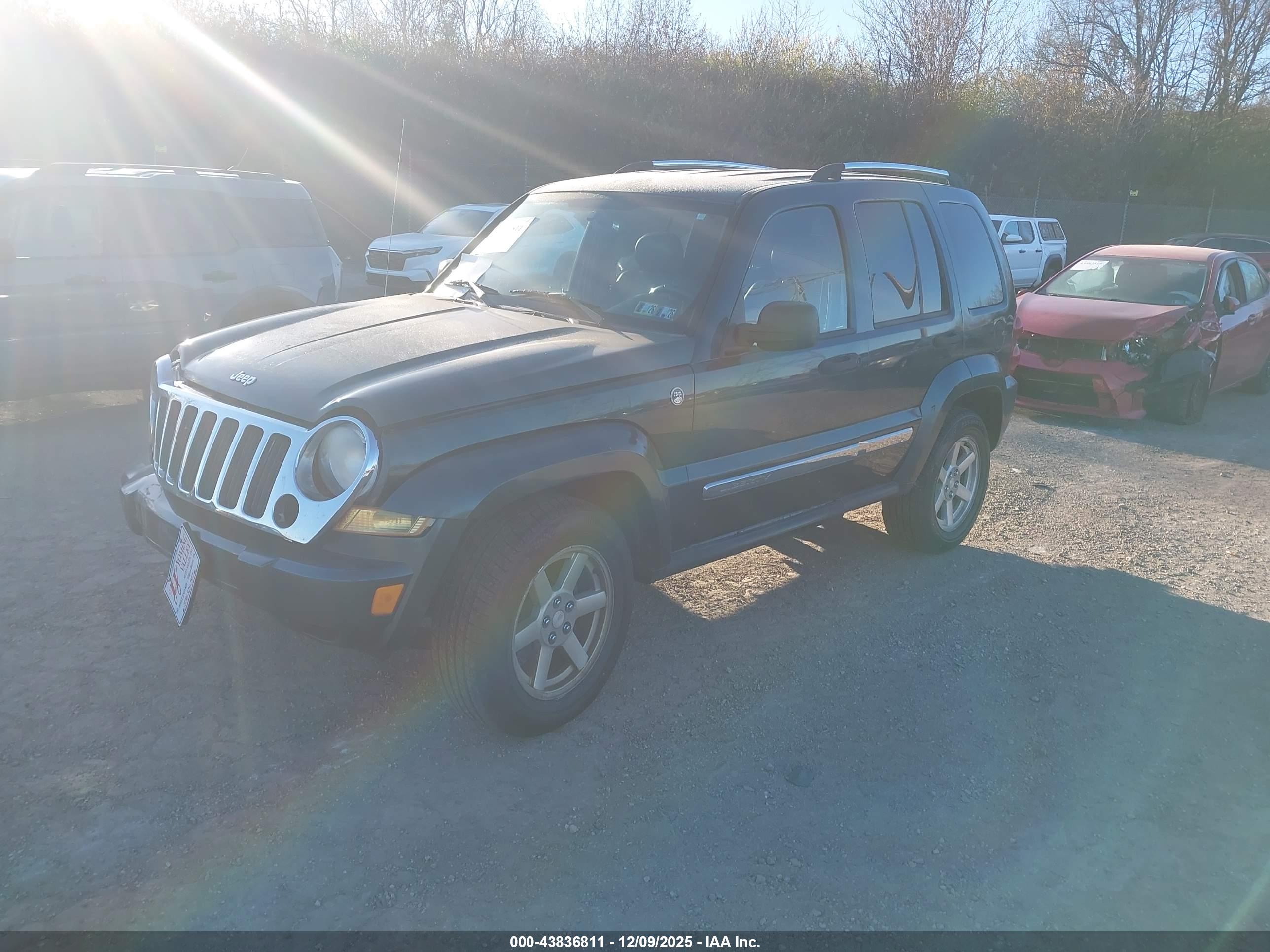 JEEP LIBERTY image 2