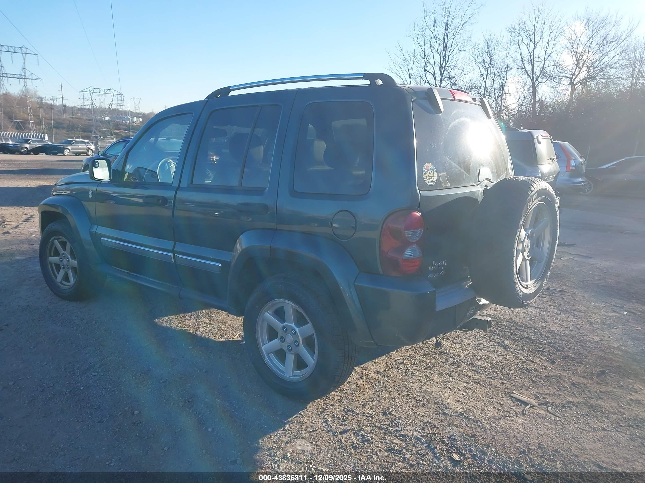 JEEP LIBERTY image 3
