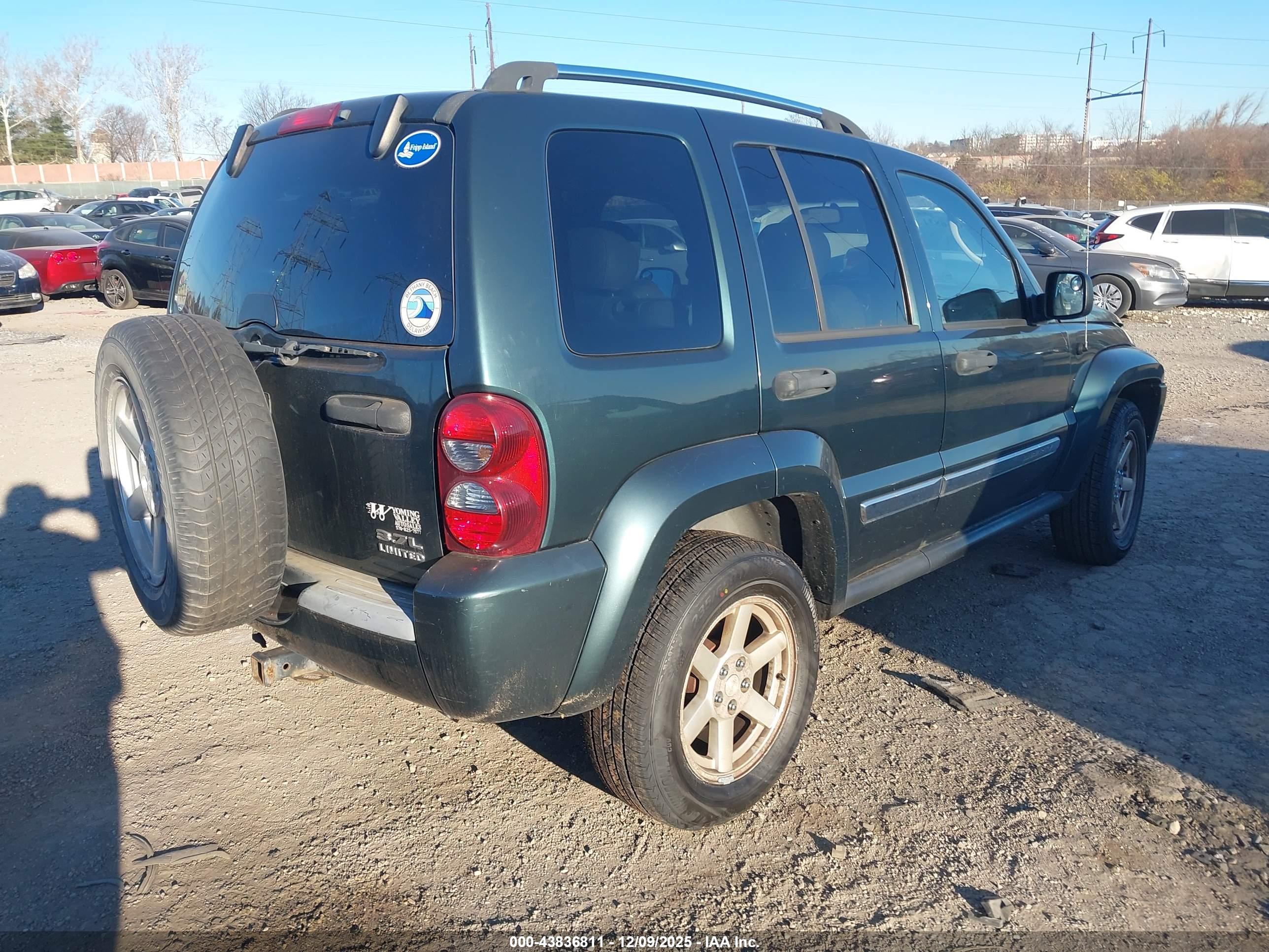 JEEP LIBERTY image 4