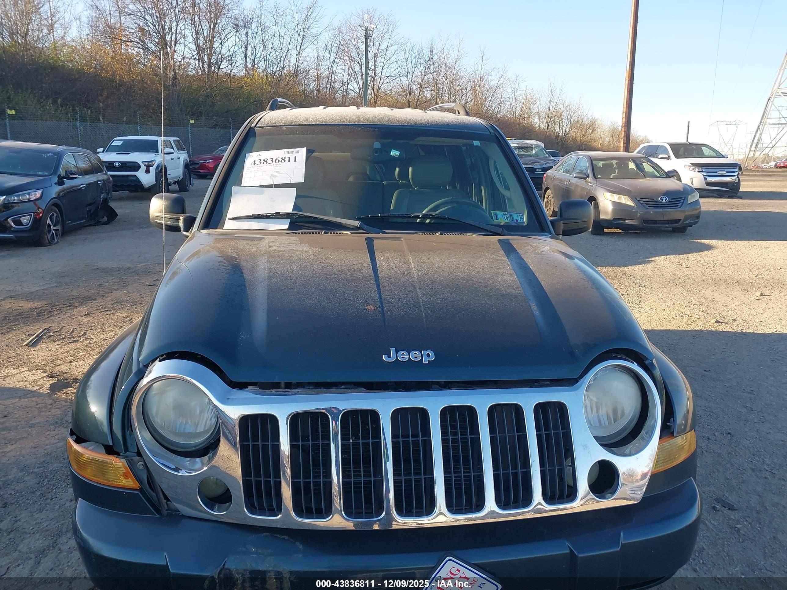JEEP LIBERTY image 6