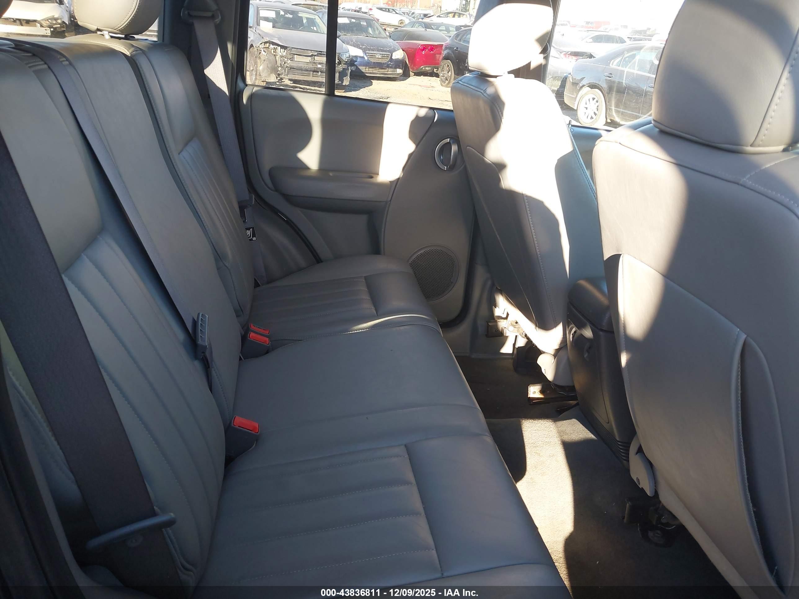 JEEP LIBERTY image 8