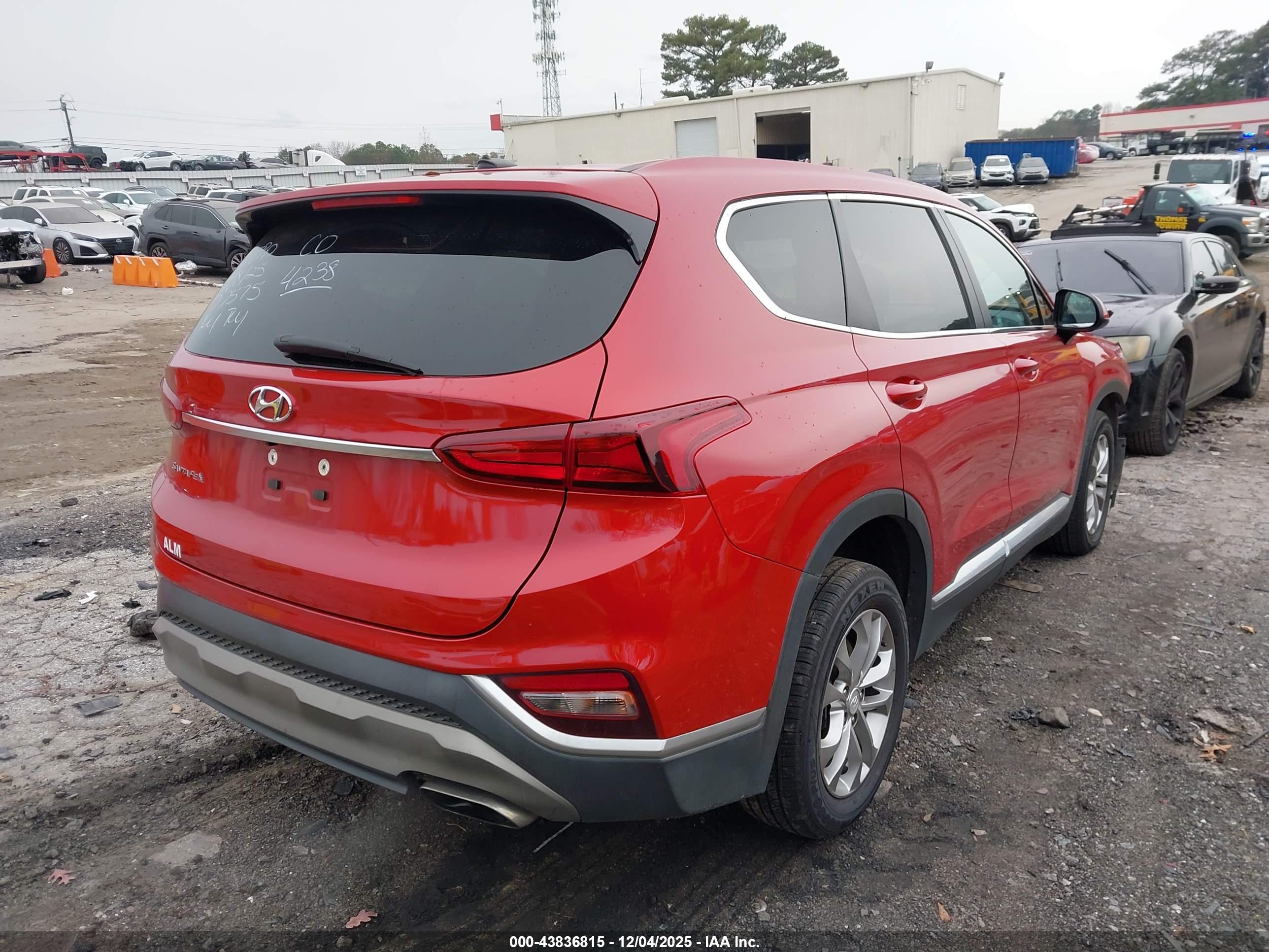 HYUNDAI SANTA image 4