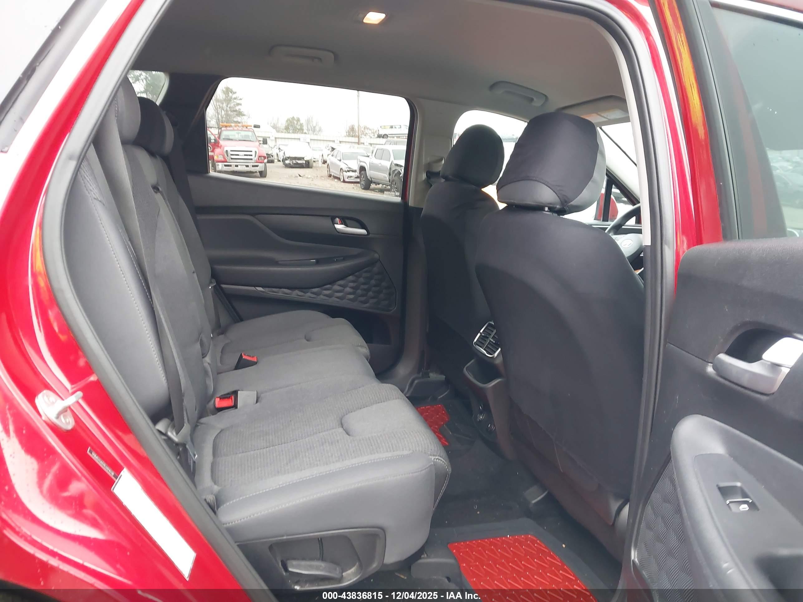 HYUNDAI SANTA image 8