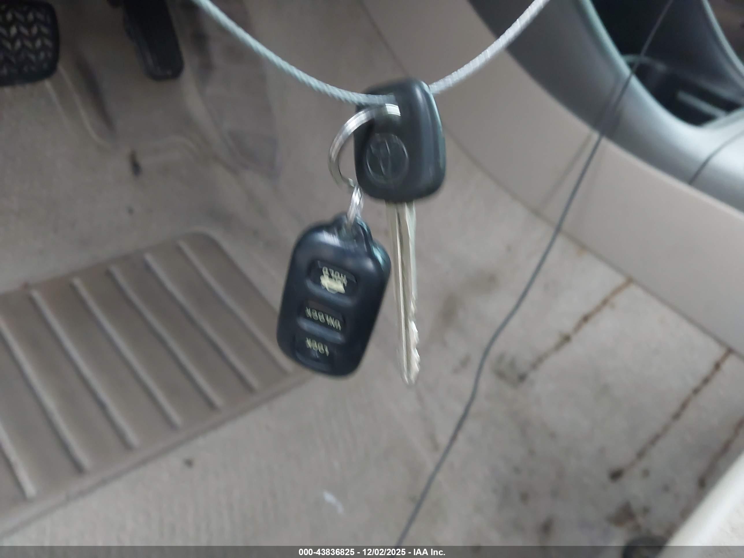 TOYOTA CAMRY image 11
