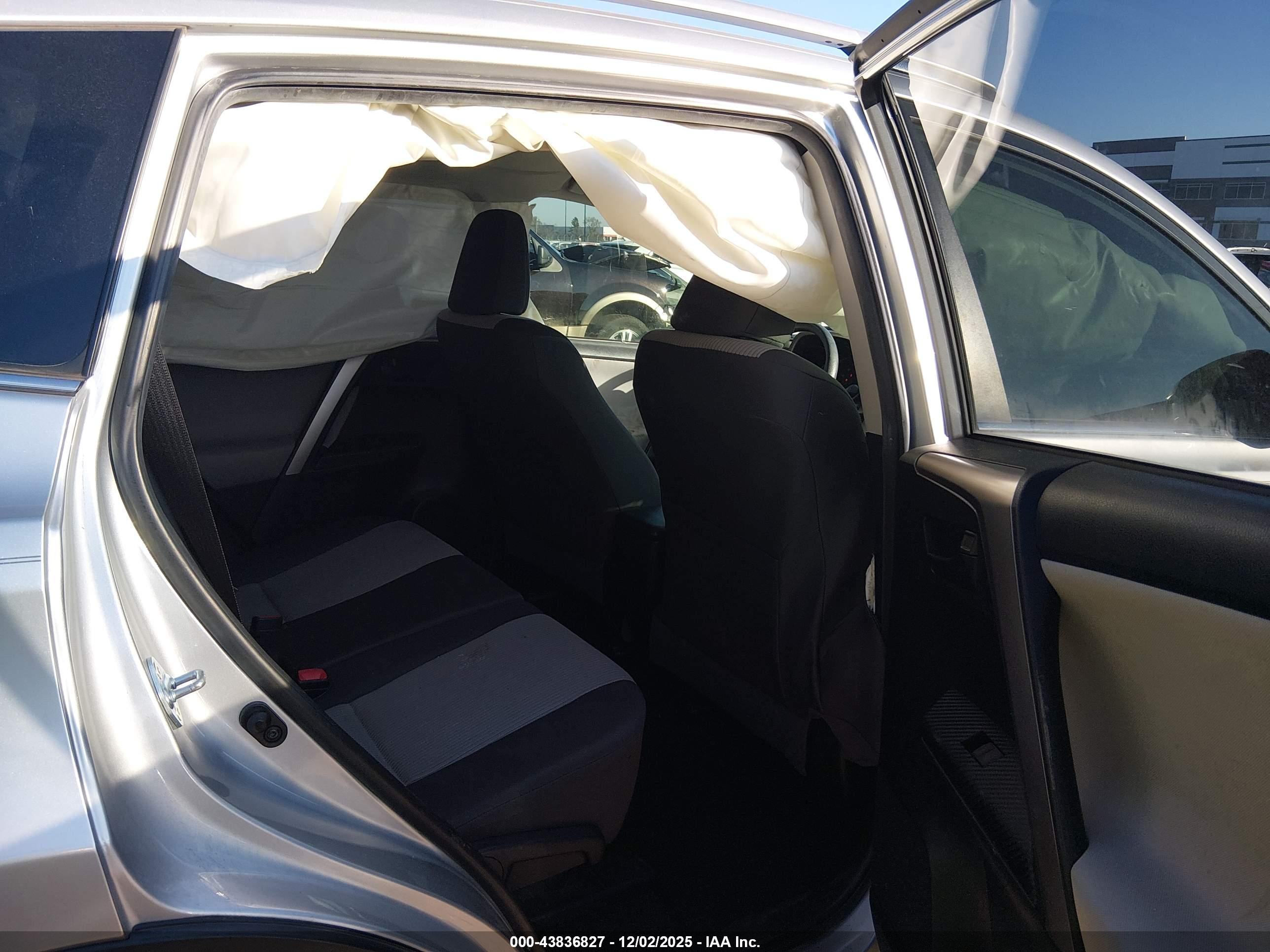 TOYOTA RAV4 image 8