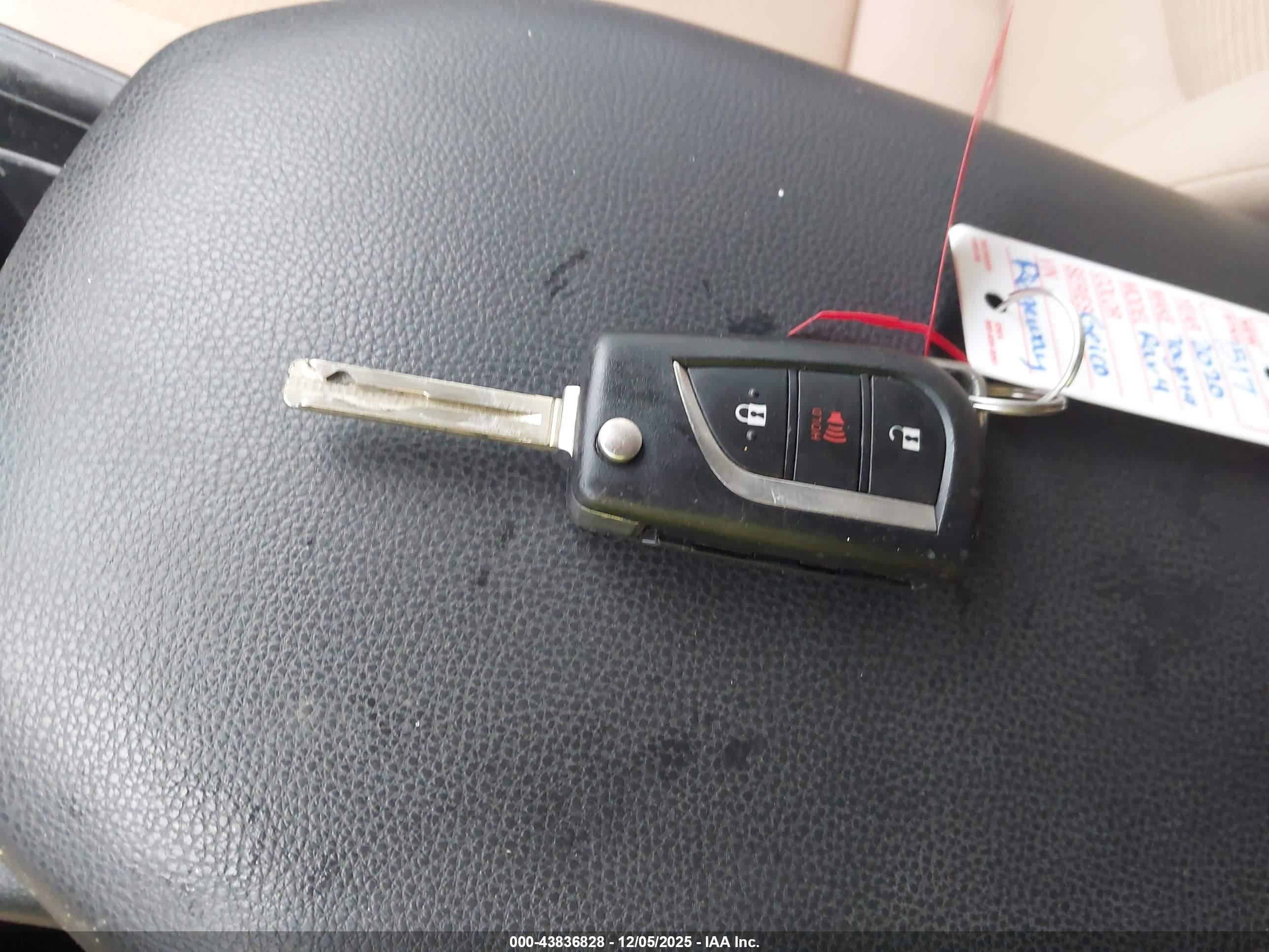TOYOTA RAV4 image 11