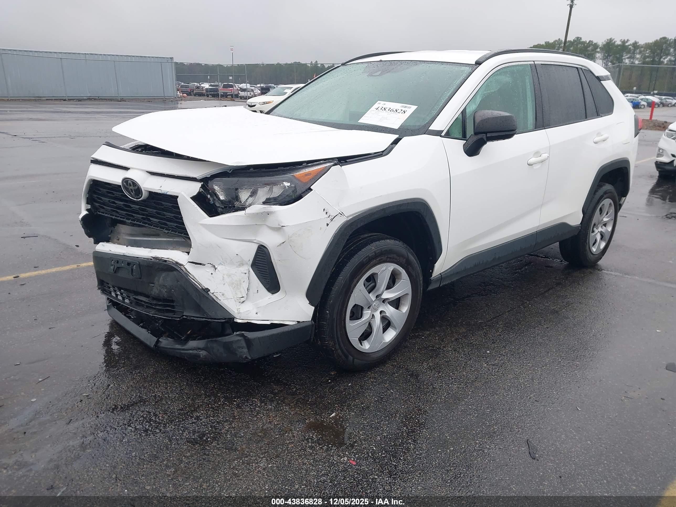 TOYOTA RAV4 image 2