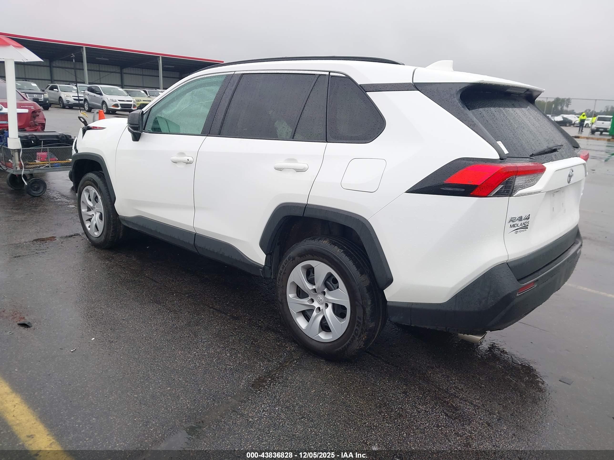 TOYOTA RAV4 image 3
