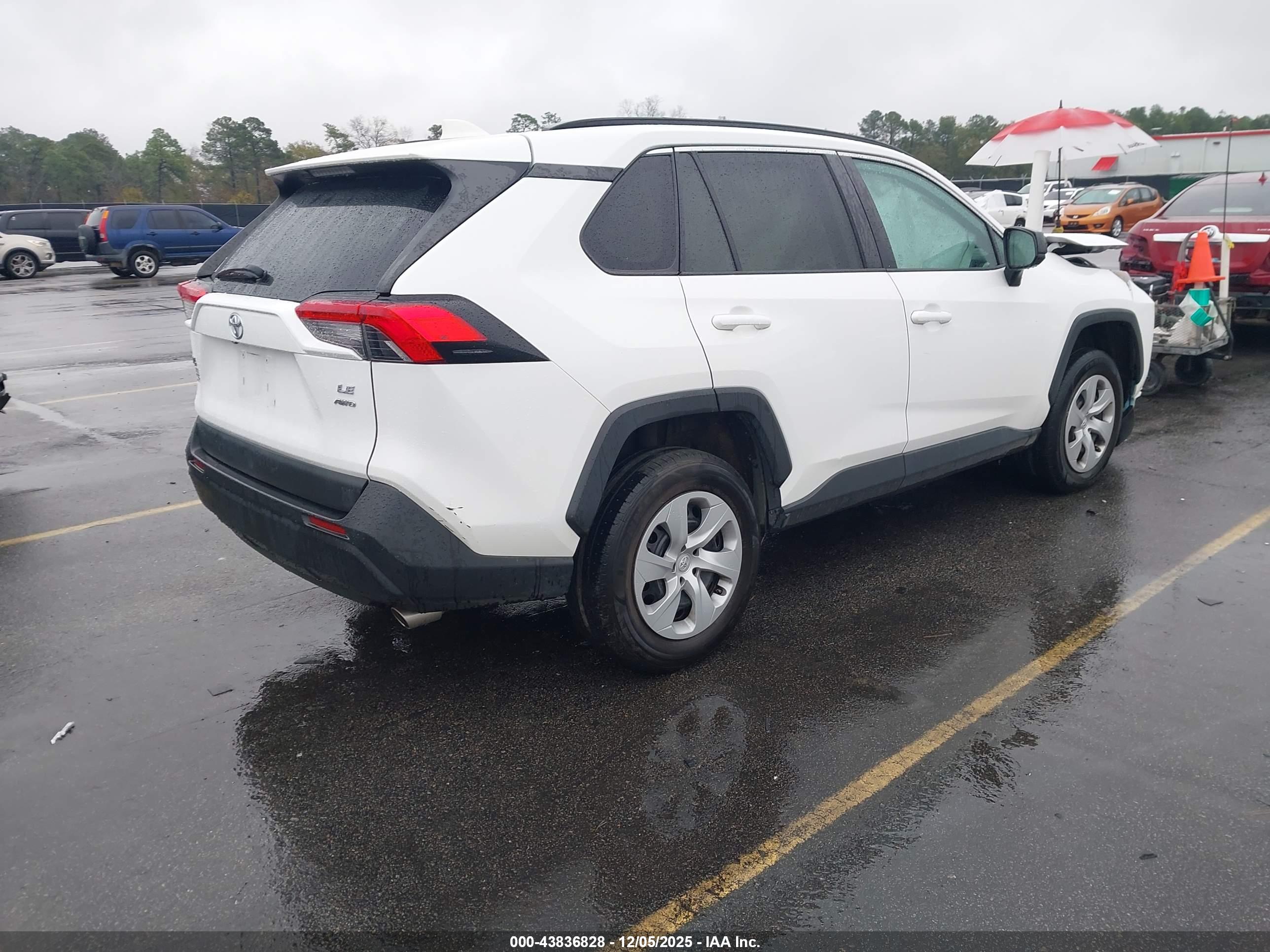 TOYOTA RAV4 image 4