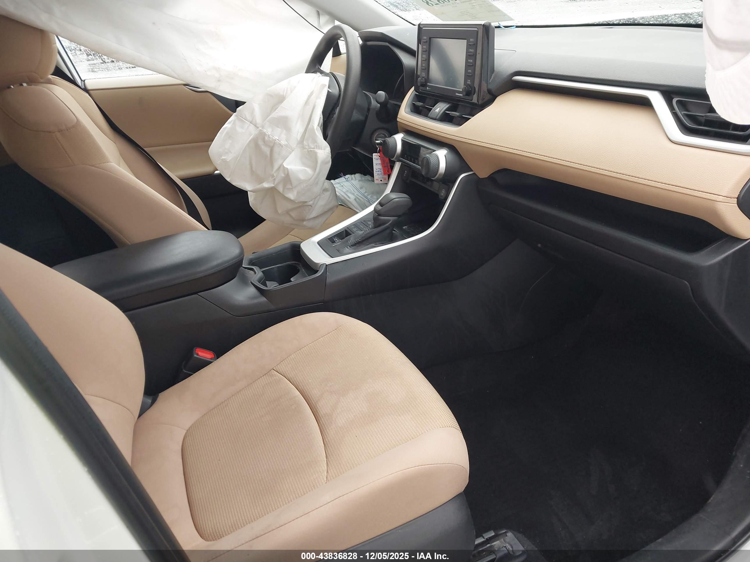 TOYOTA RAV4 image 5