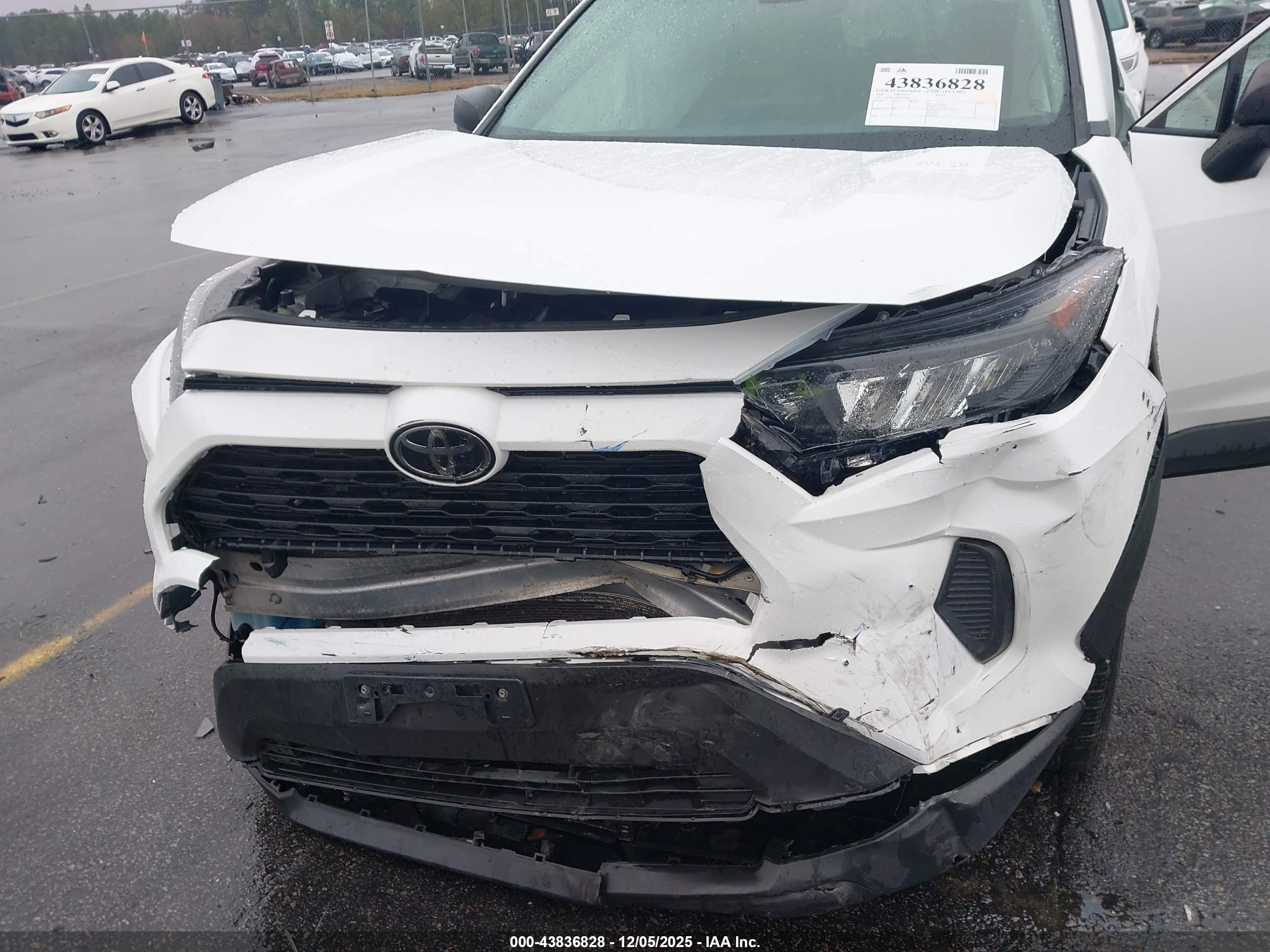 TOYOTA RAV4 image 6