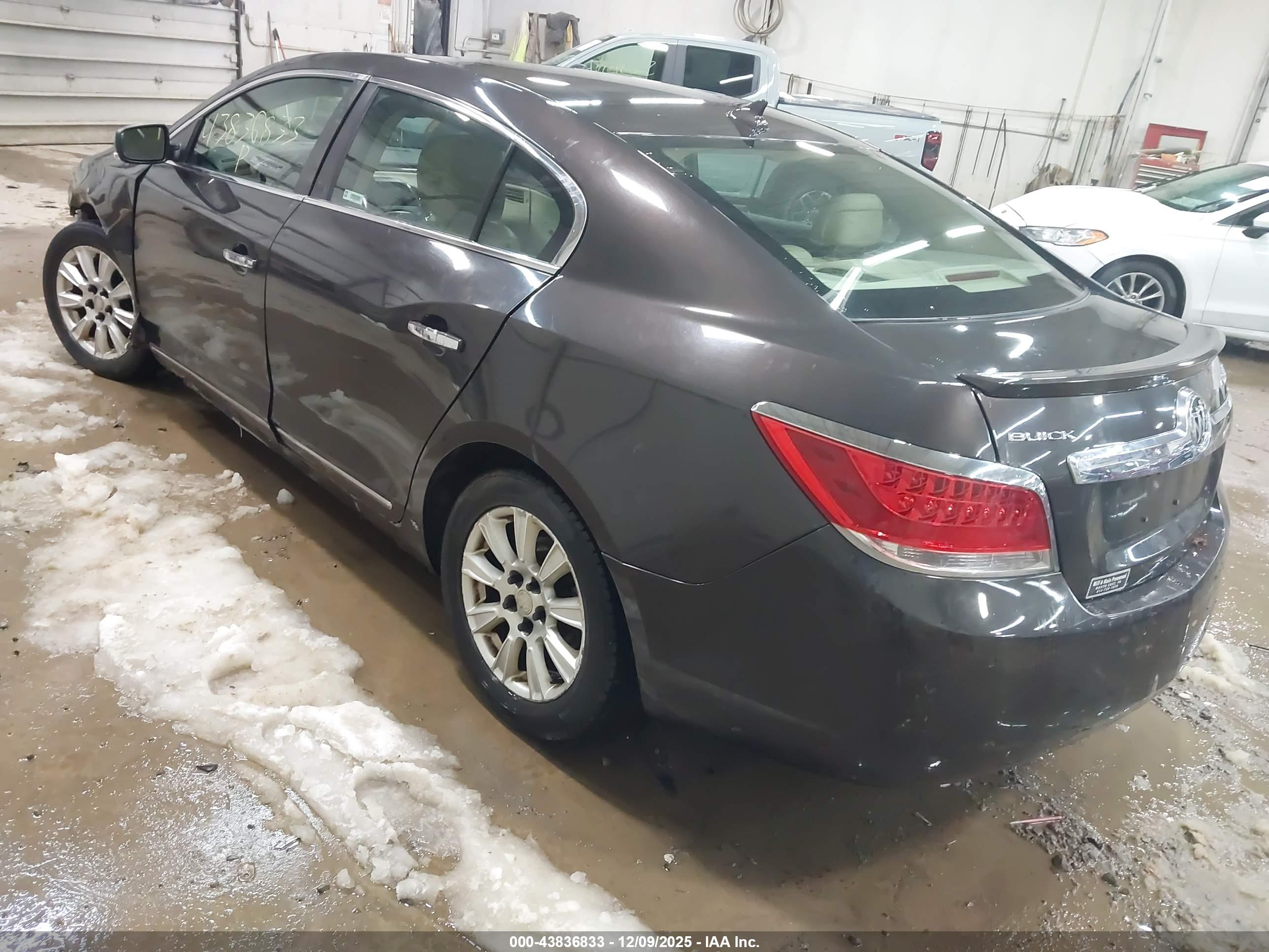 BUICK LACROSSE image 3