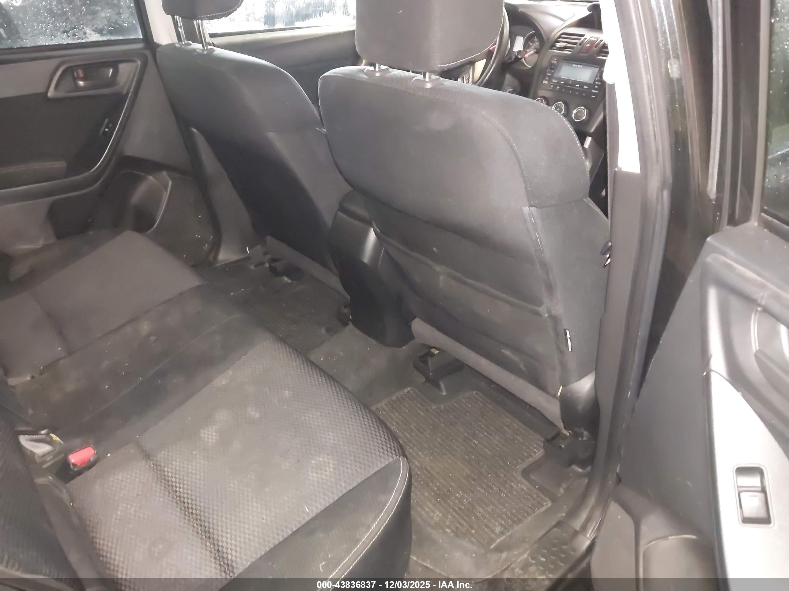 SUBARU FORESTER image 8