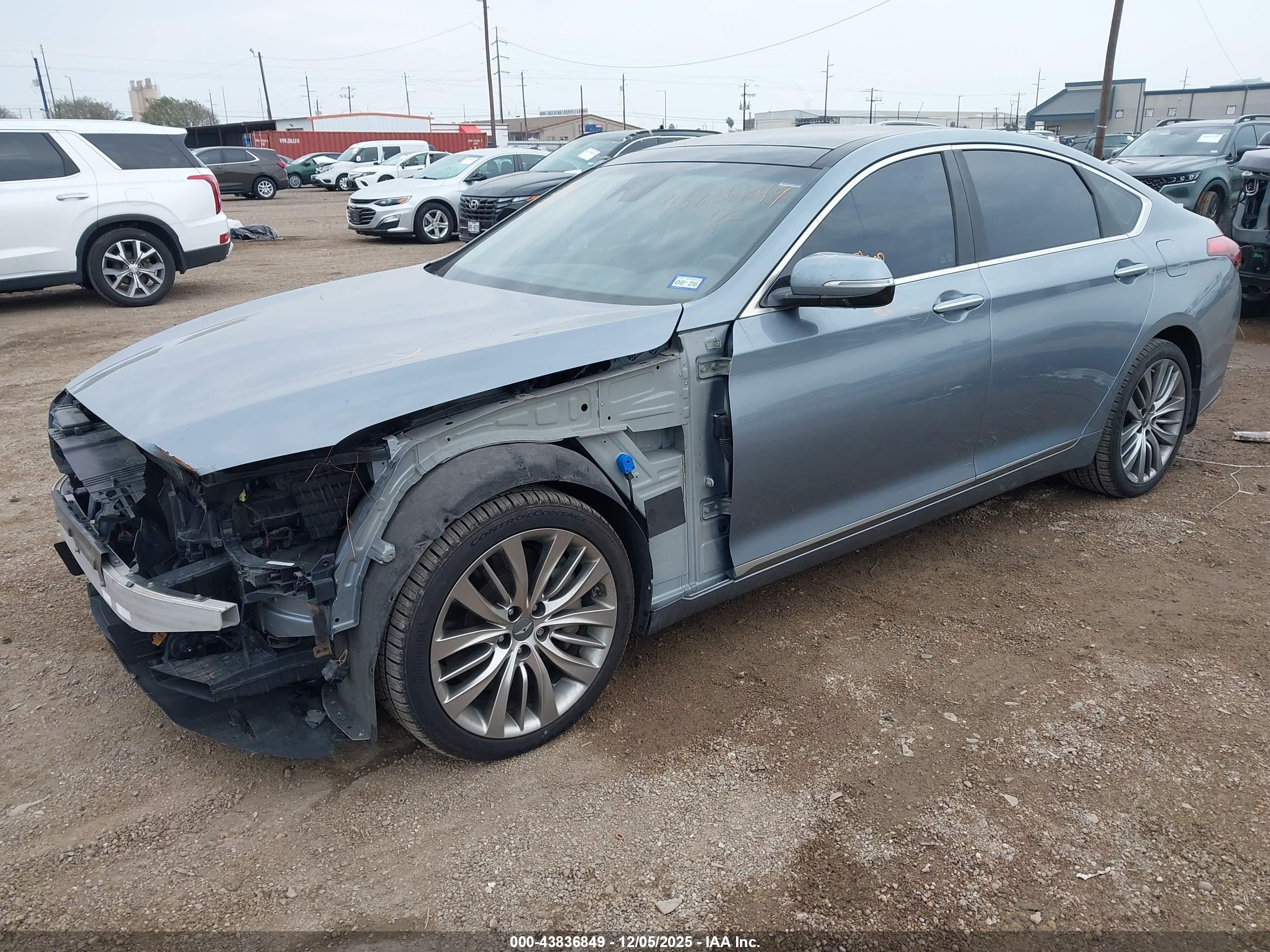 HYUNDAI GENESIS image 2