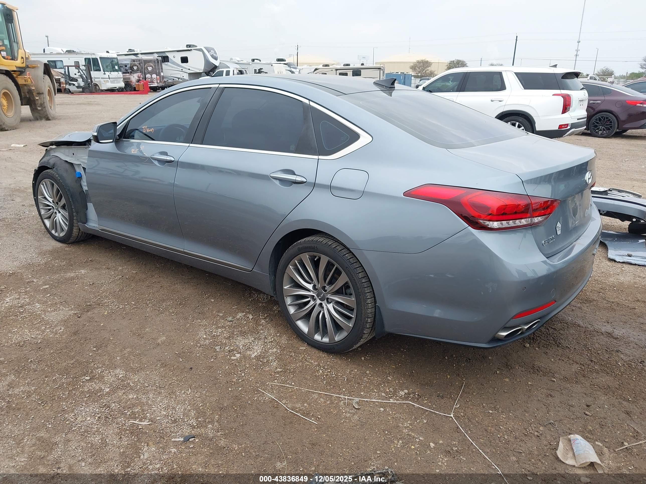 HYUNDAI GENESIS image 3