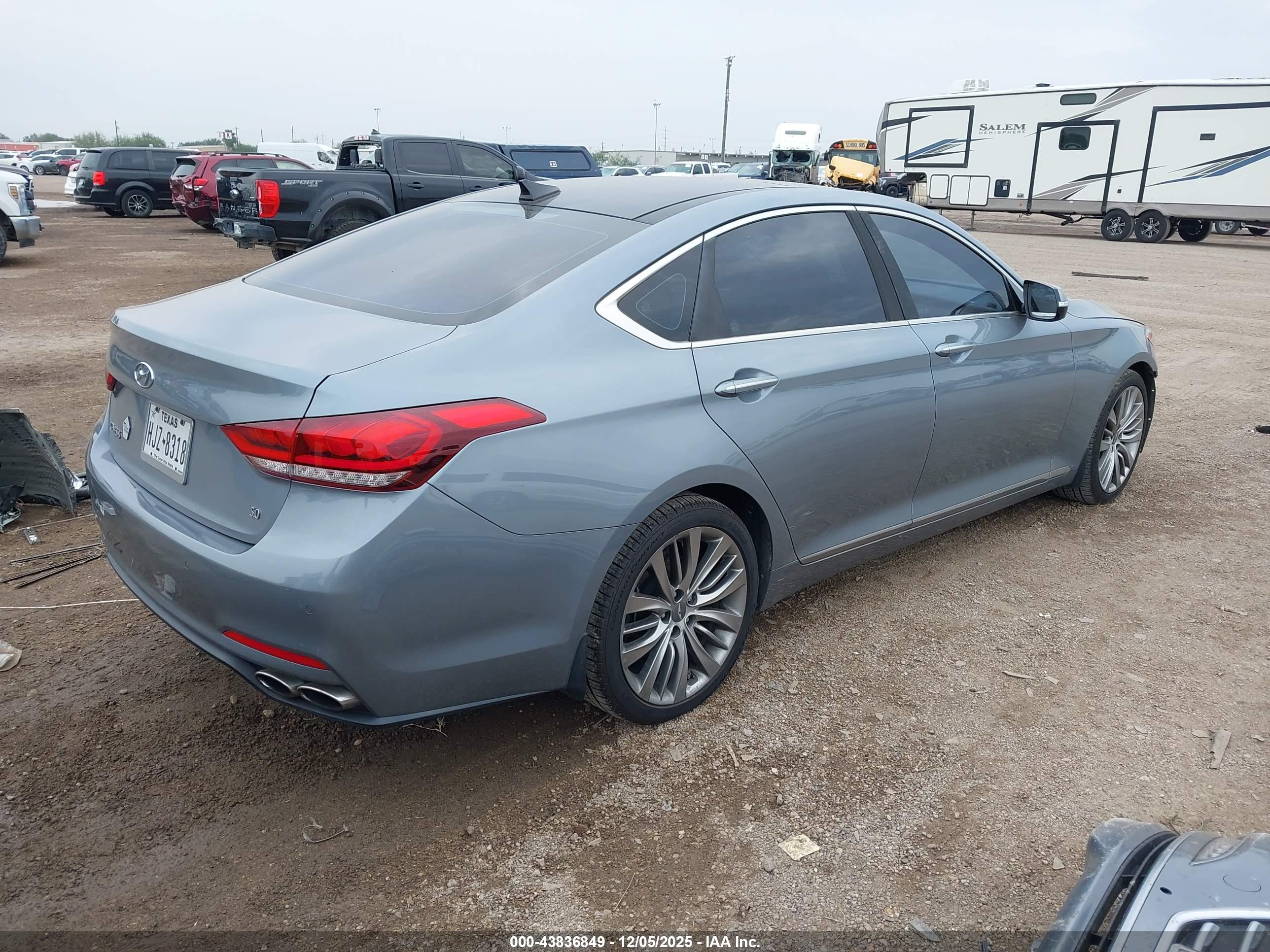 HYUNDAI GENESIS image 4