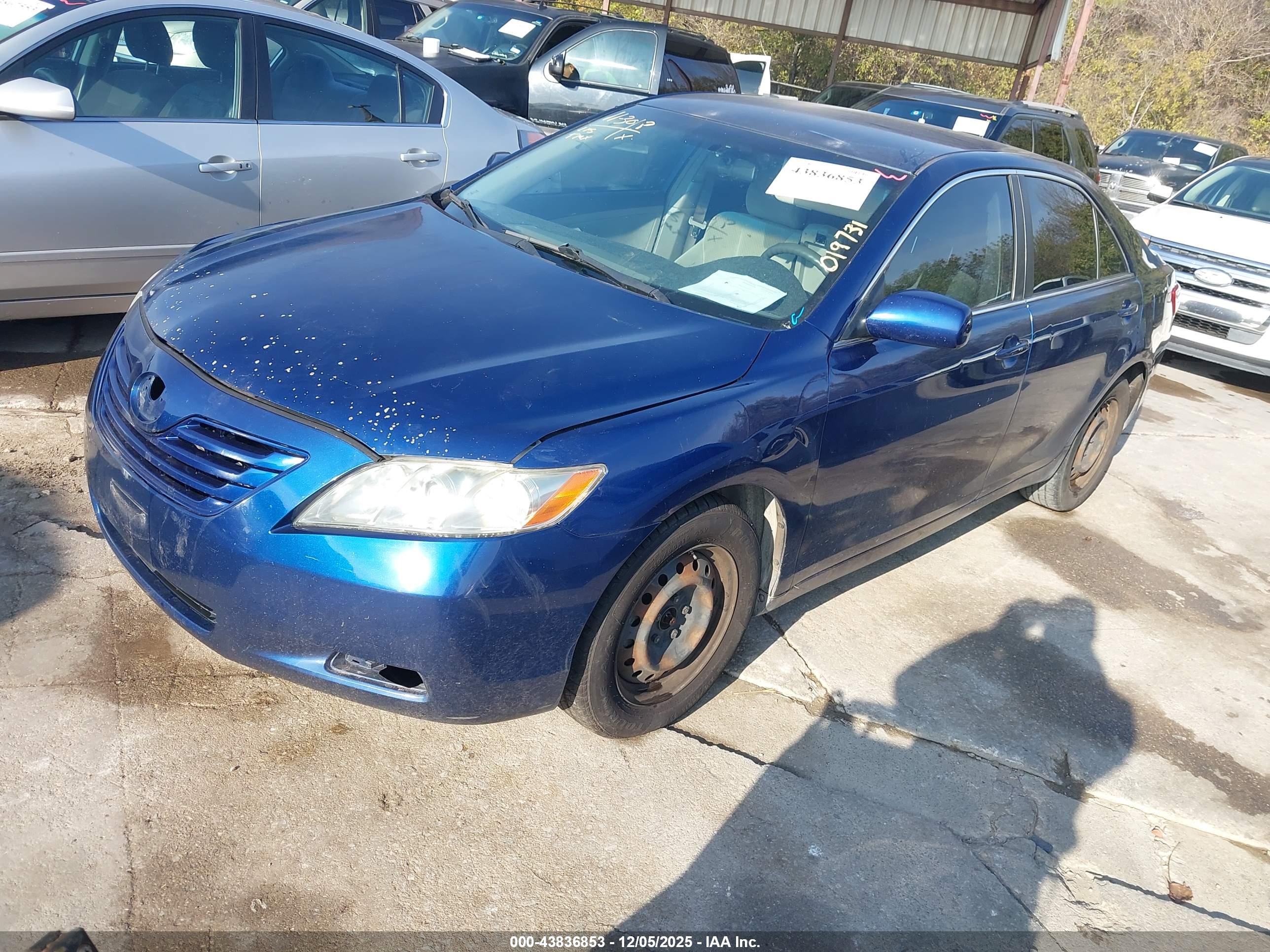 TOYOTA CAMRY image 2