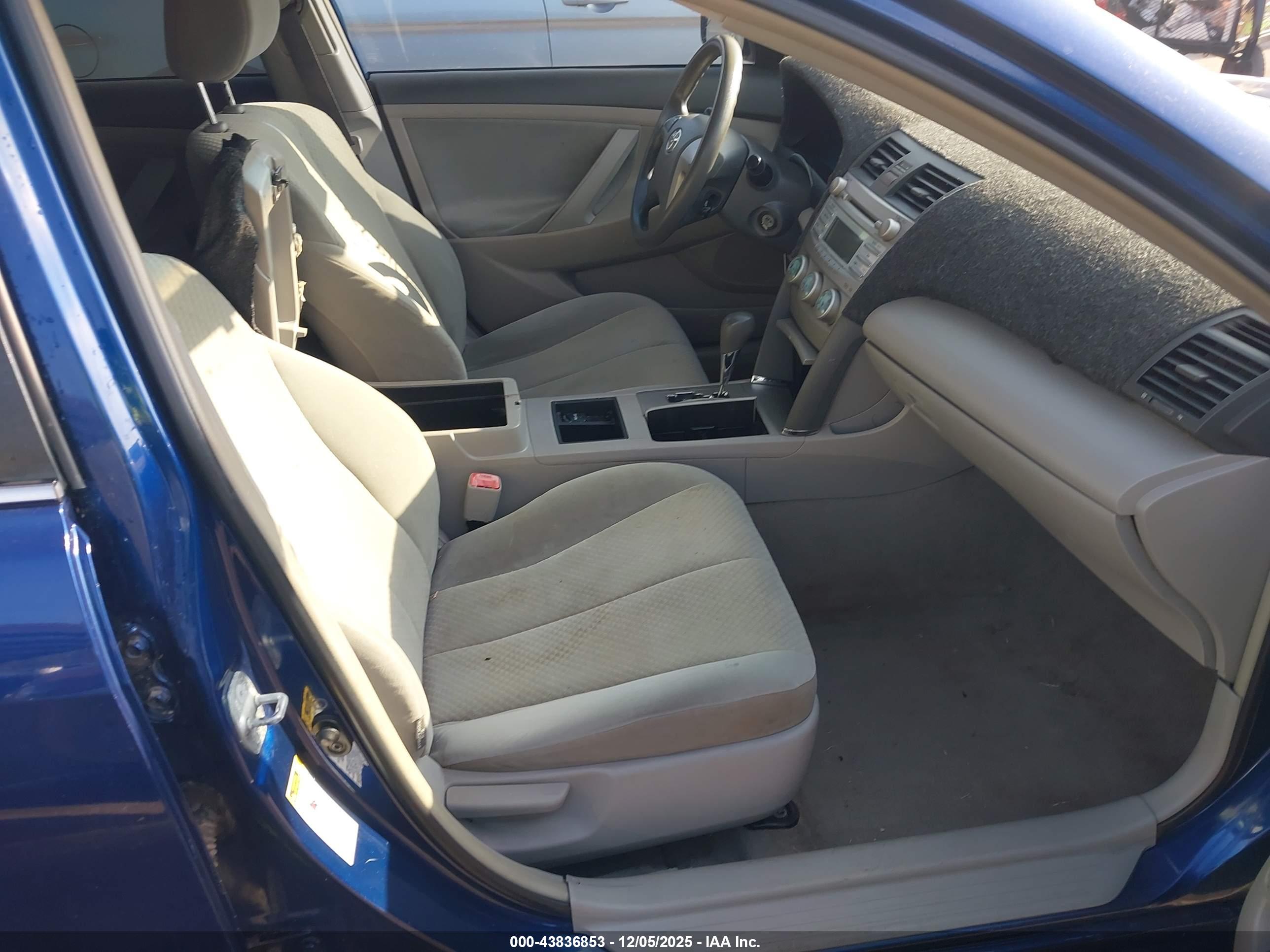 TOYOTA CAMRY image 5