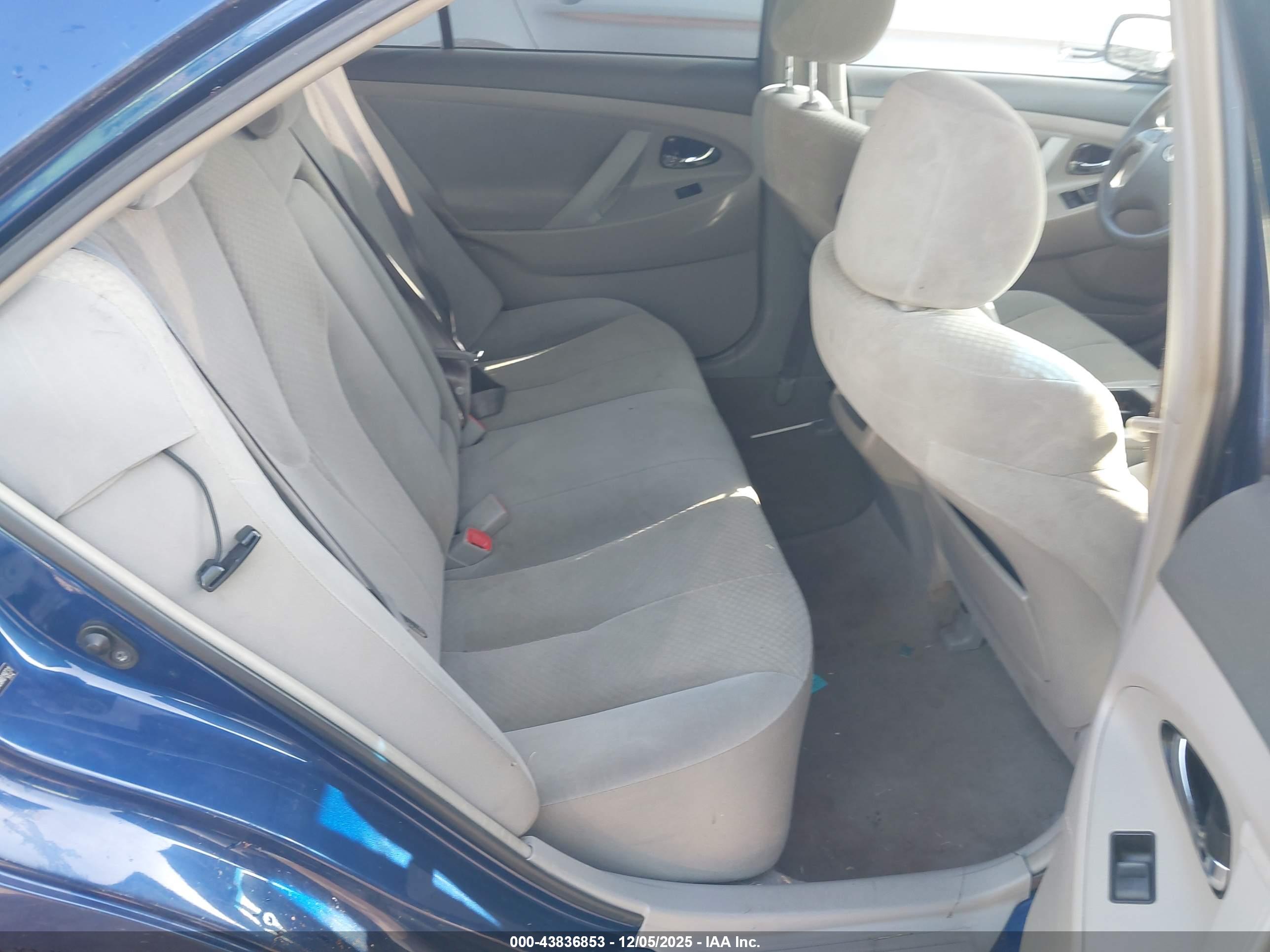 TOYOTA CAMRY image 8