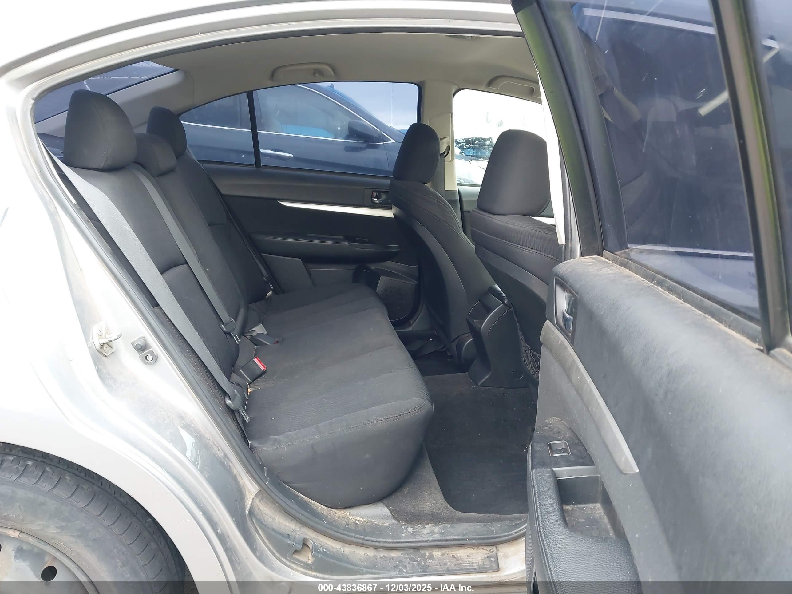 SUBARU LEGACY image 8