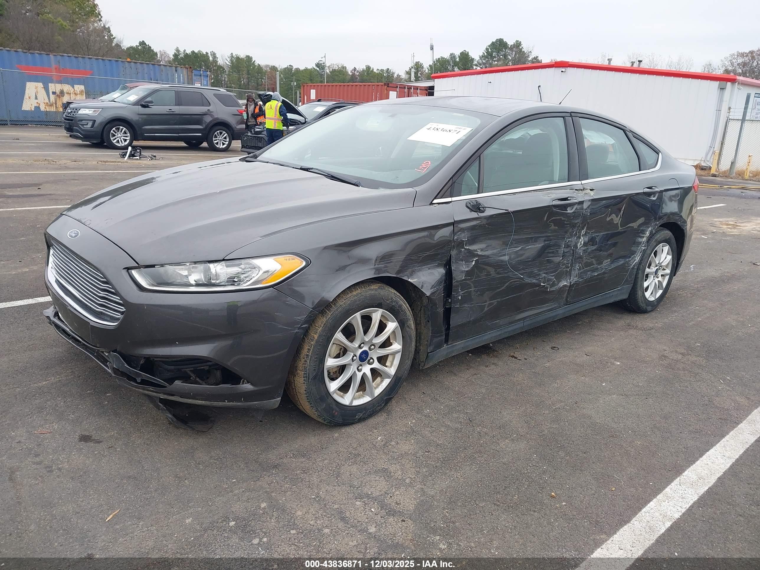 FORD FUSION image 2
